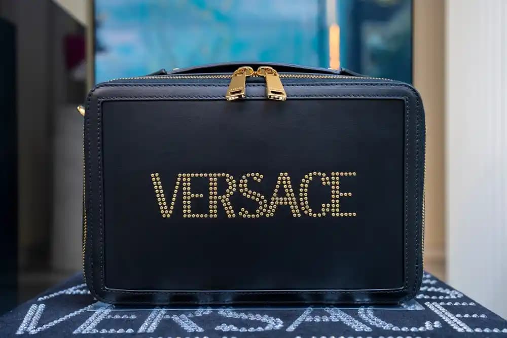 Dünyaca Ünlü Çanta Markaları: Moda Dünyasının En İkonik Tasarımları ve Stil İpuçları