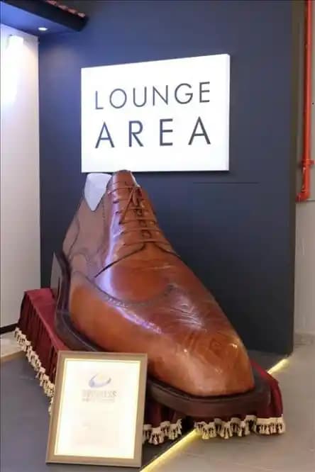 En Büyük Ayakkabı Nedir Moda ve Sanat Dünyasında Devasa Boyutlar