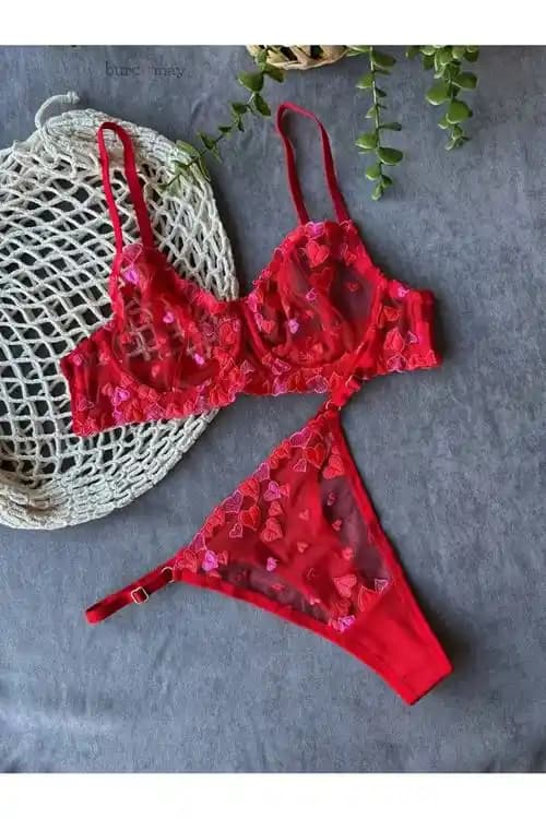 En Seksi İç Çamaşırı Seçim Rehberi: Trendler, Tasarımlar ve Kendine Güven Artırıcı İpuçları