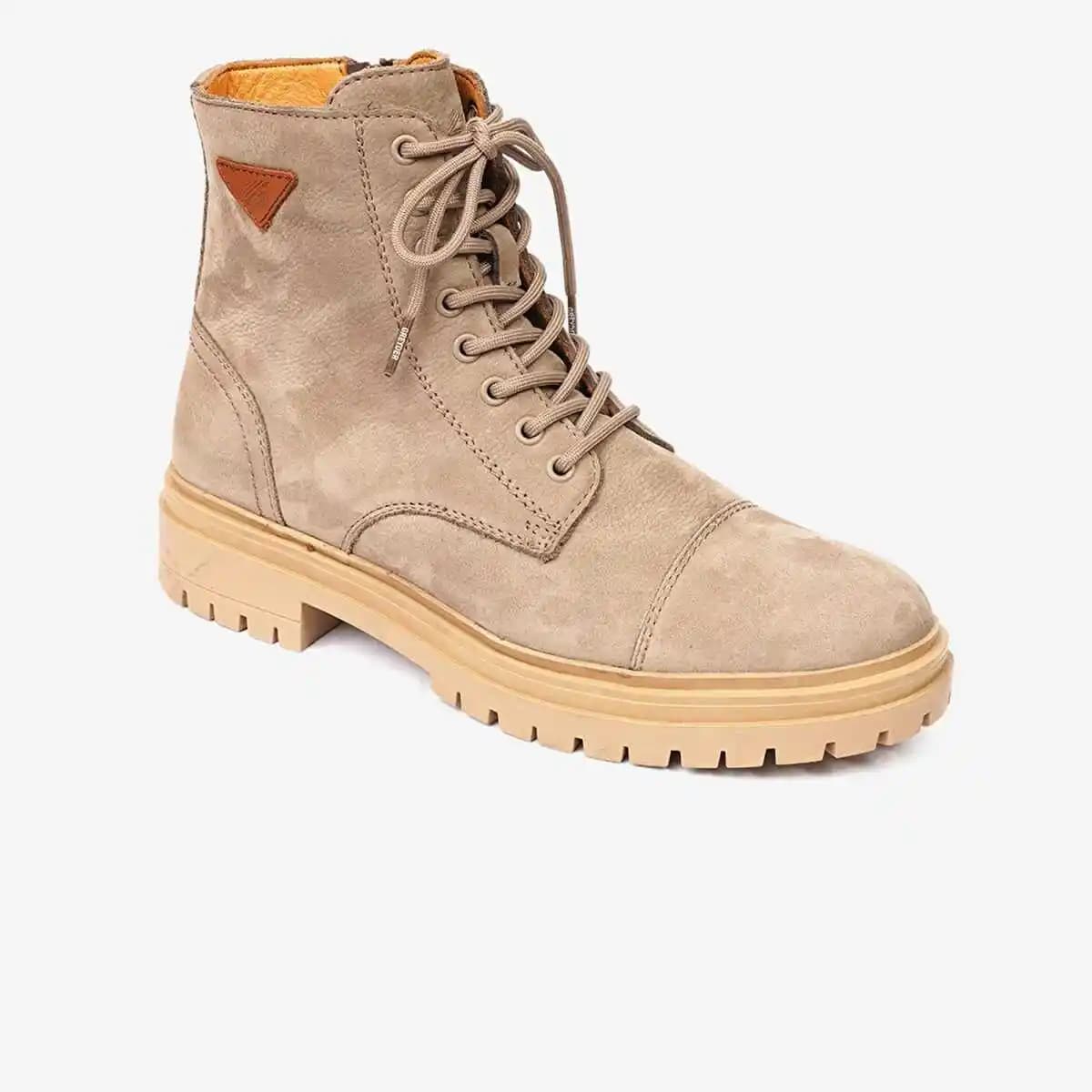 En Uygun Erkek Bot Seçimi: Şıklık ve Konforu Bir Arada Sunan Rehber