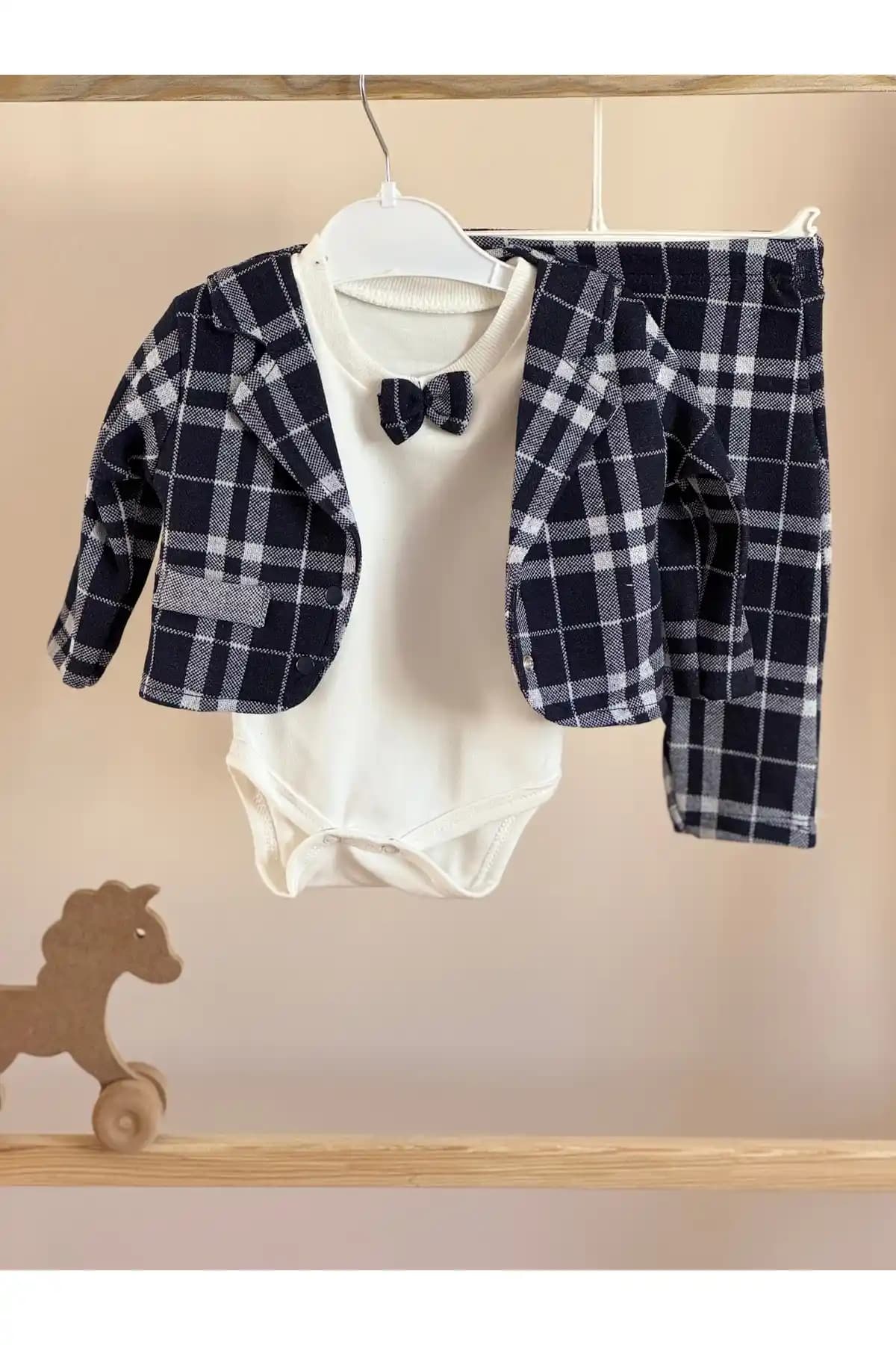 Erkek Bebekler İçin 3’lü Takımlar: Şıklık ve Konforu Bir Arada Sunan En İyi Seçenekler