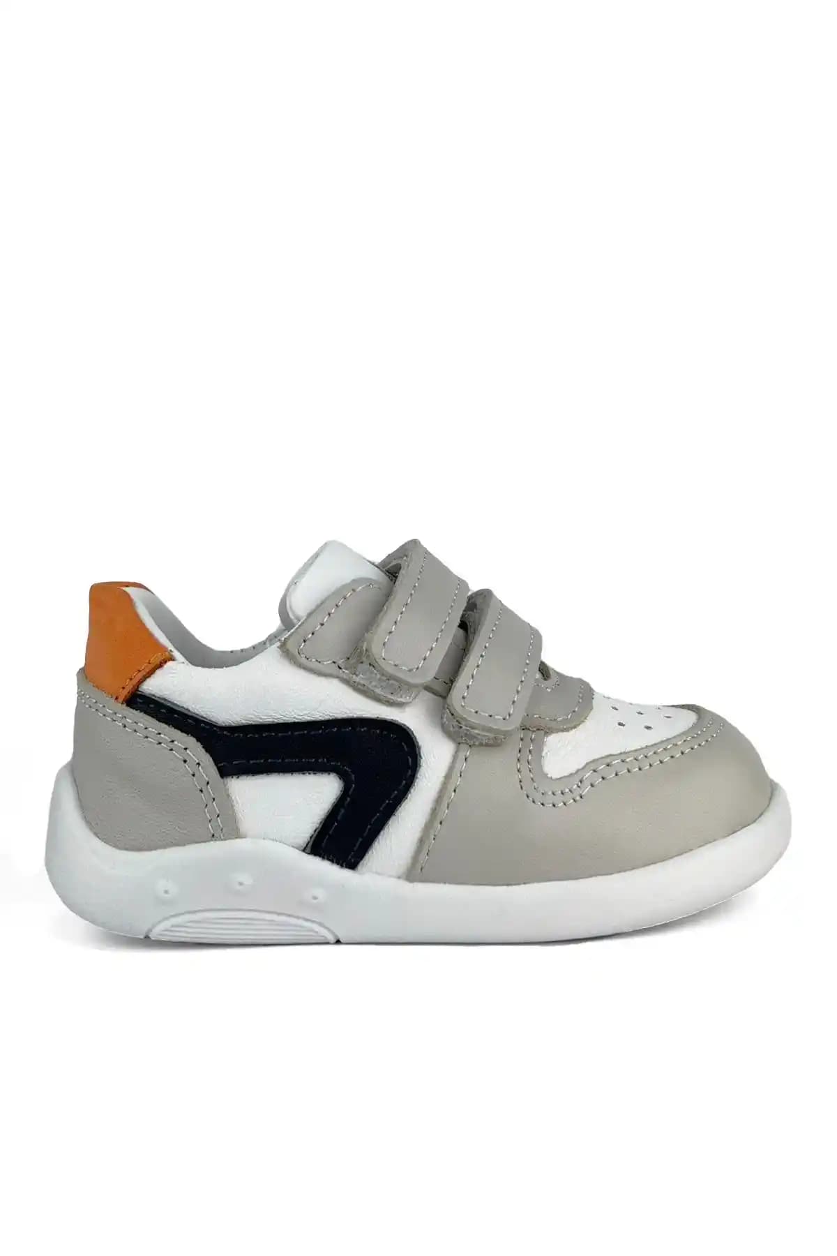 Erkek Bebekler İçin Sneaker Seçim Rehberi: Sağlık, Şıklık ve Trendler