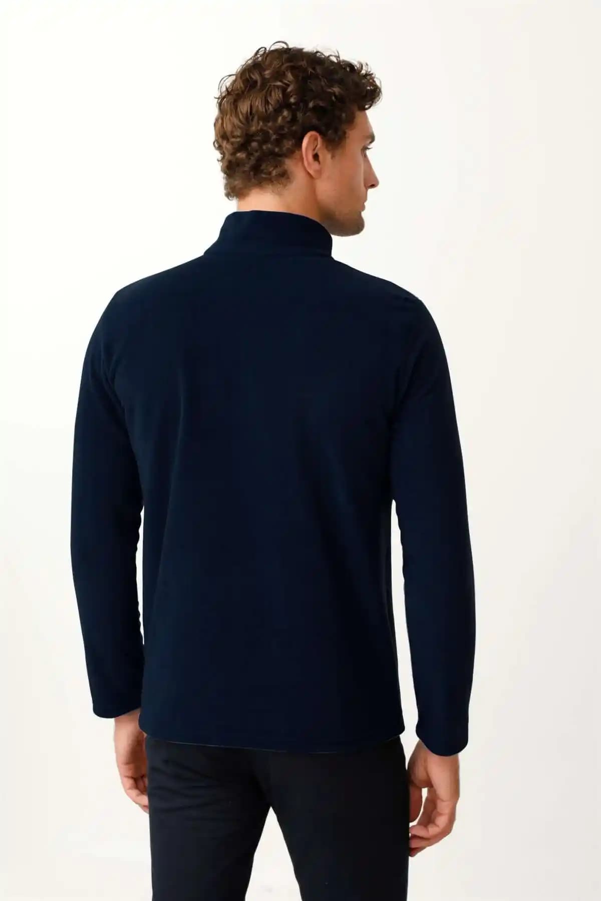 Erkek Dik Yaka Polar Modelleri ve Kombinasyon İpuçları Kış Aylarında Şıklık ve Konfor