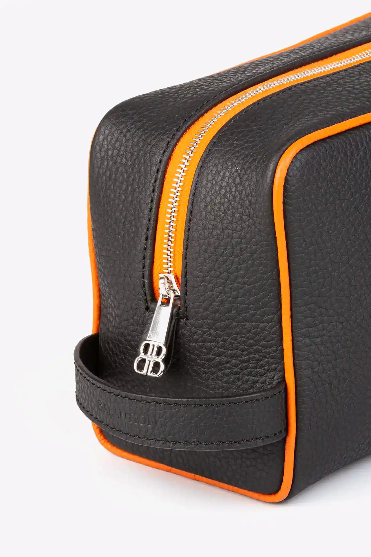 Erkek Kozmetik Çantası Seçimi ve Kullanım İpuçlarıyla Modern Stilinizi Tamamlayın