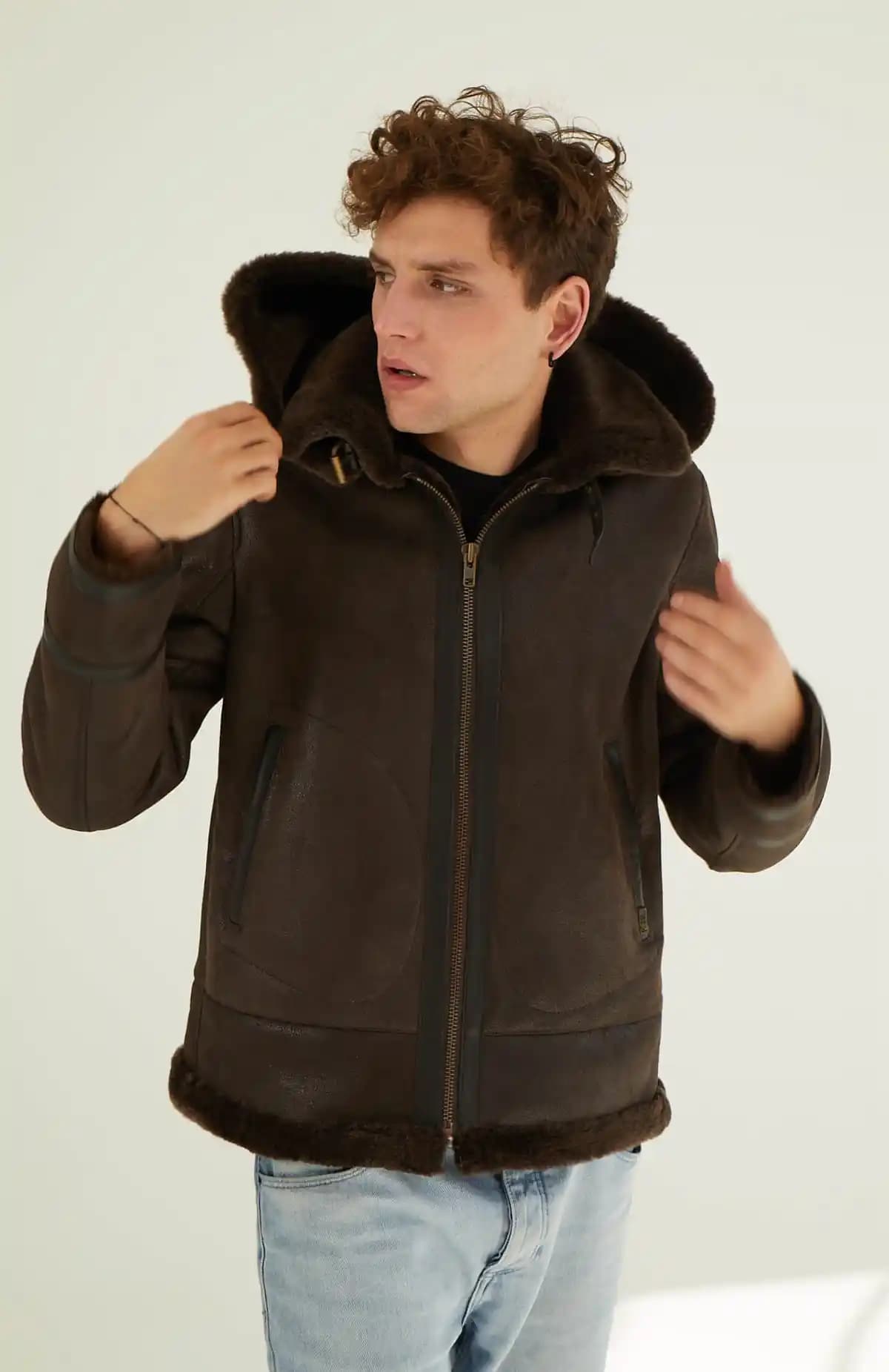 Erkek Kürk Kabanlar: Kışın Şıklık ve Konfor İçin En İyi Seçenekler