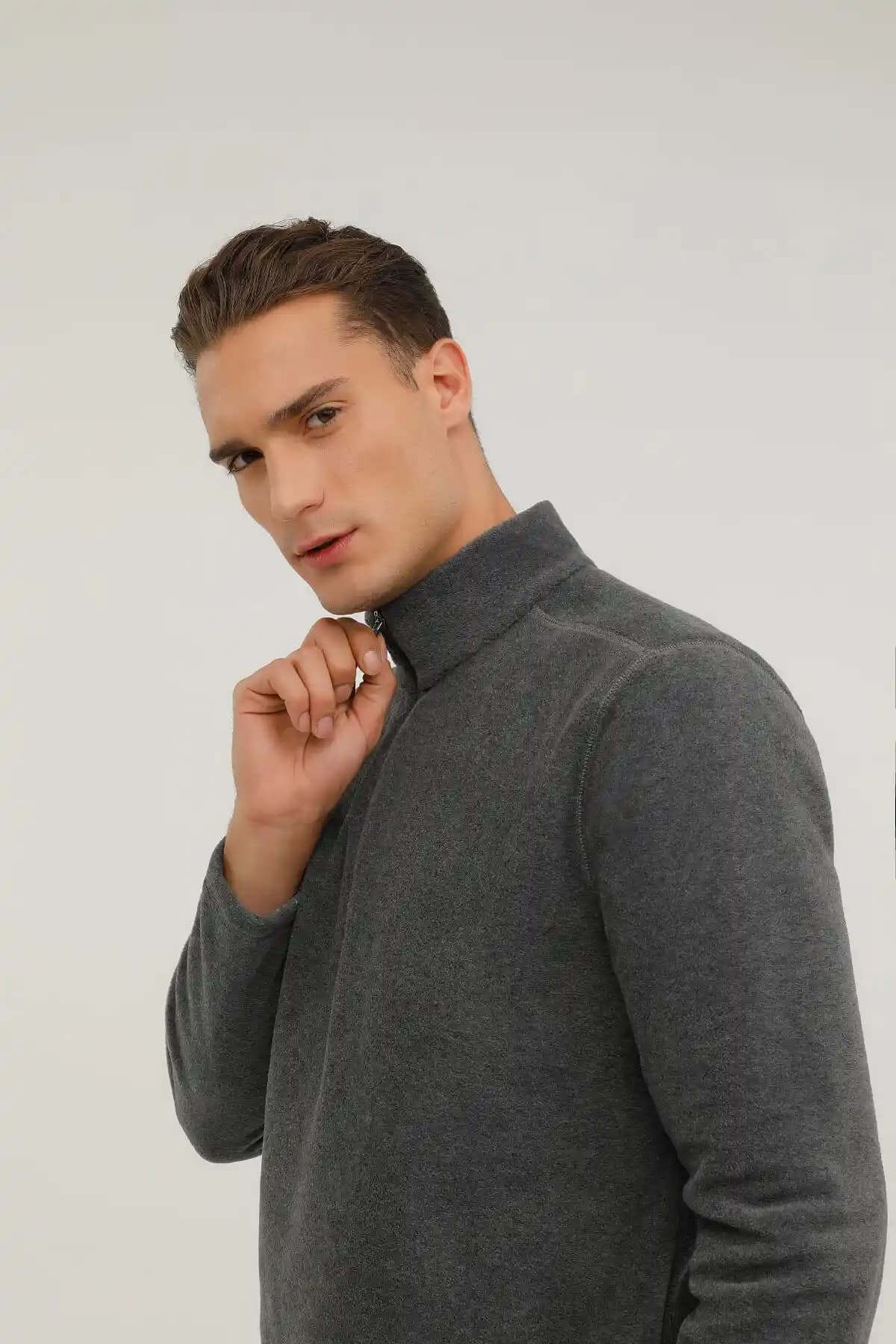 Erkek Polar Seçimi ve Kombinasyonları: Konfor ve Şıklığın Modern Birleşimi