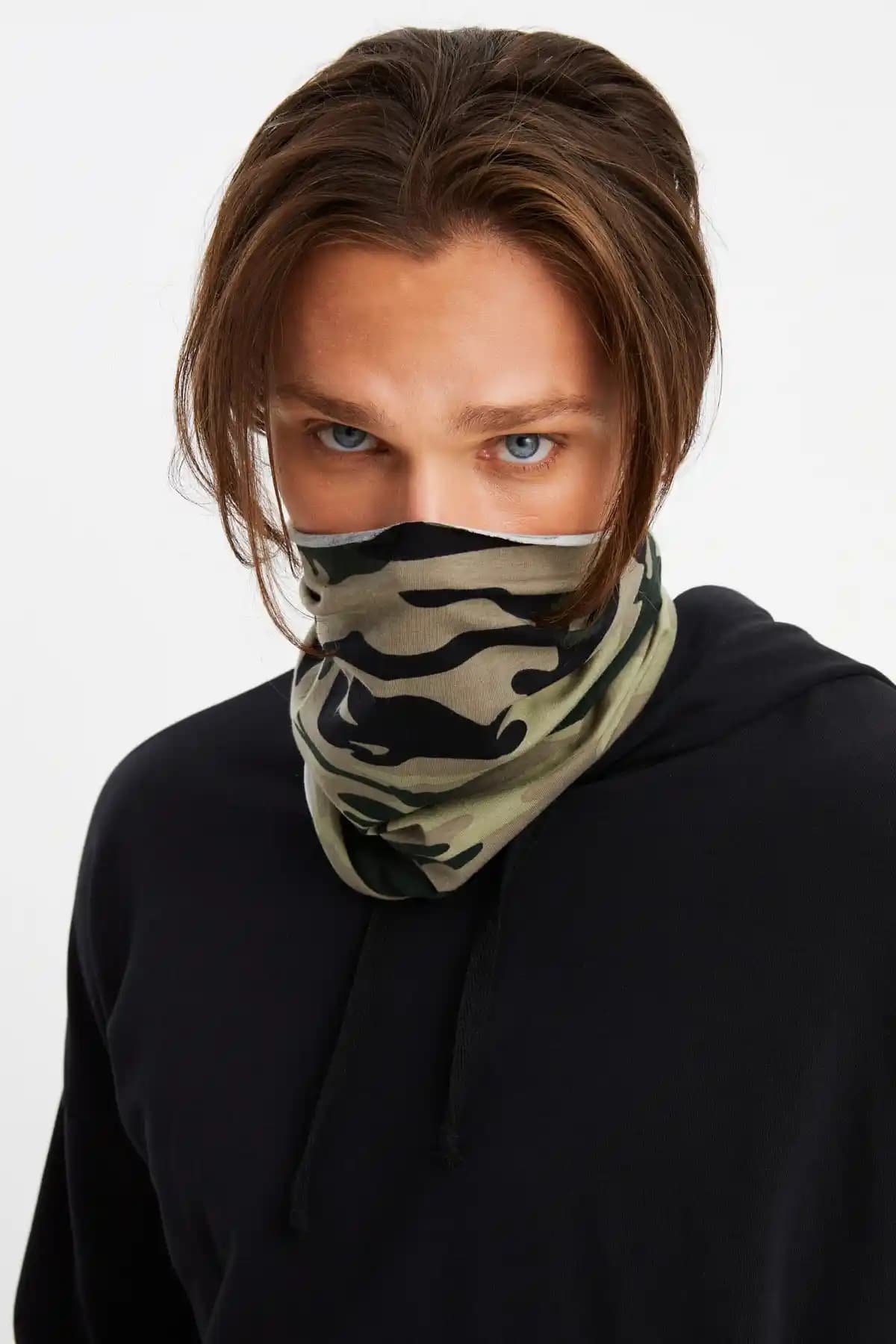 Erkekler İçin Bandana Boyunluk: Stil ve Fonksiyonellik Sunan Moda Aksesuarı