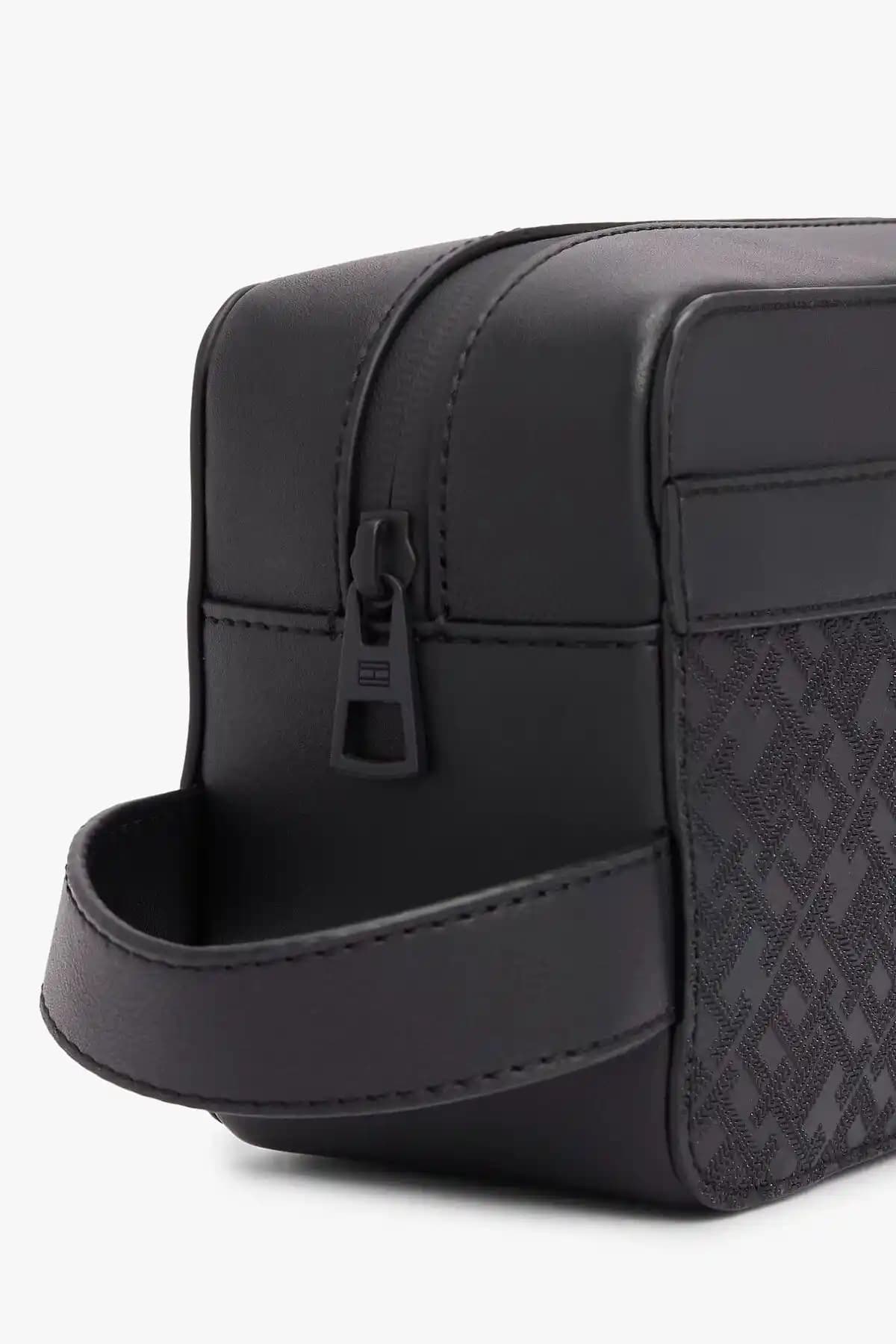 Erkekler İçin Küçük Çanta Seçenekleri: Modern Tarz ve Fonksiyonellik Bir Arada