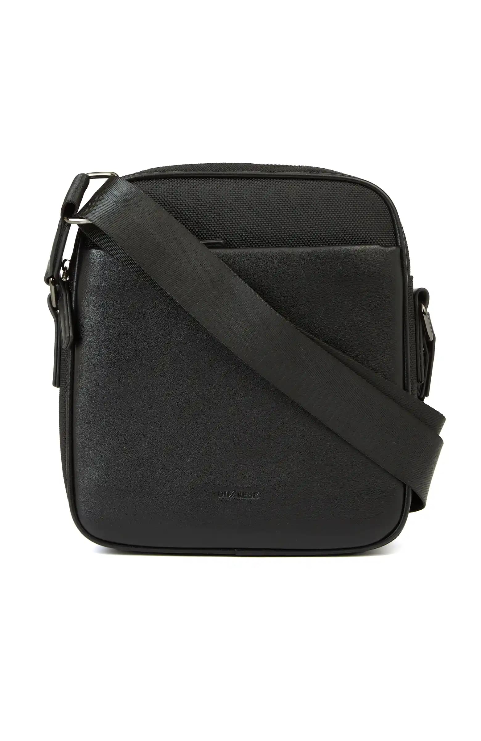 Erkekler İçin Postacı Çantası Seçenekleri ve Stil İpuçları 2023