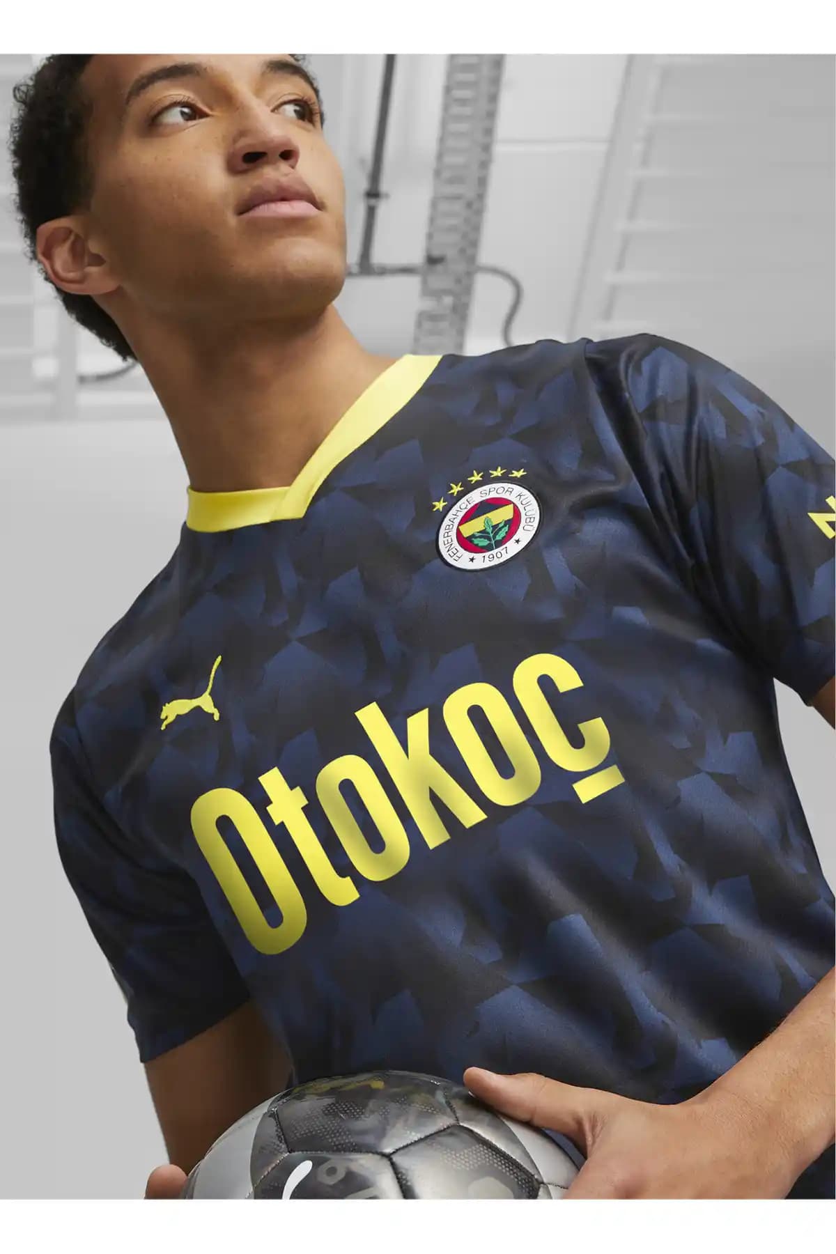 Fenerbahçe Alternatif Formaları ve Taraftarların Stilini Yansıtan Giyim Seçenekleri