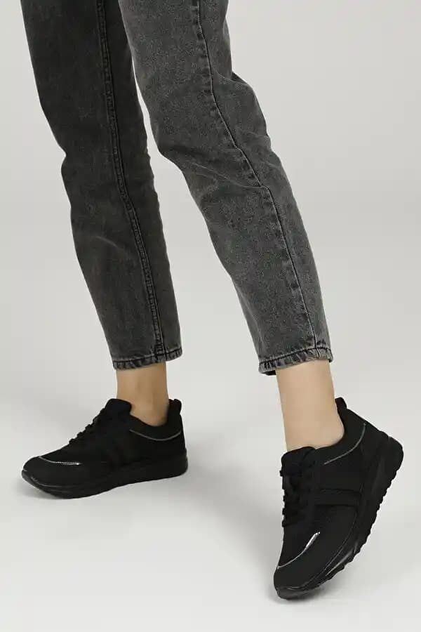 Flo Kışlık Bayan Spor Ayakkabıları: Şıklık ve Konforu Bir Arada Sunan Seçenekler