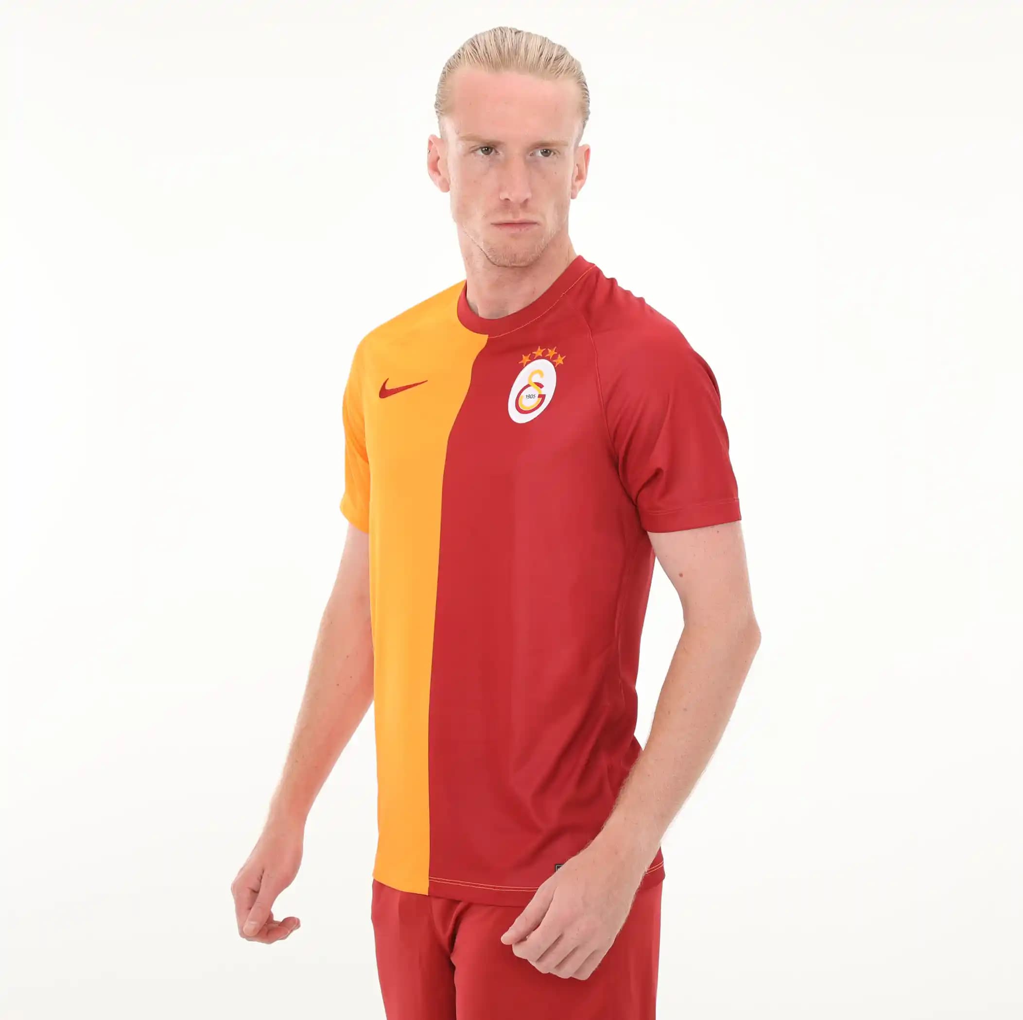 Galatasaray Kırmızı Forması: Kulüp Tarihi ve Modern Tasarımlarla Tutkunun Sembolü