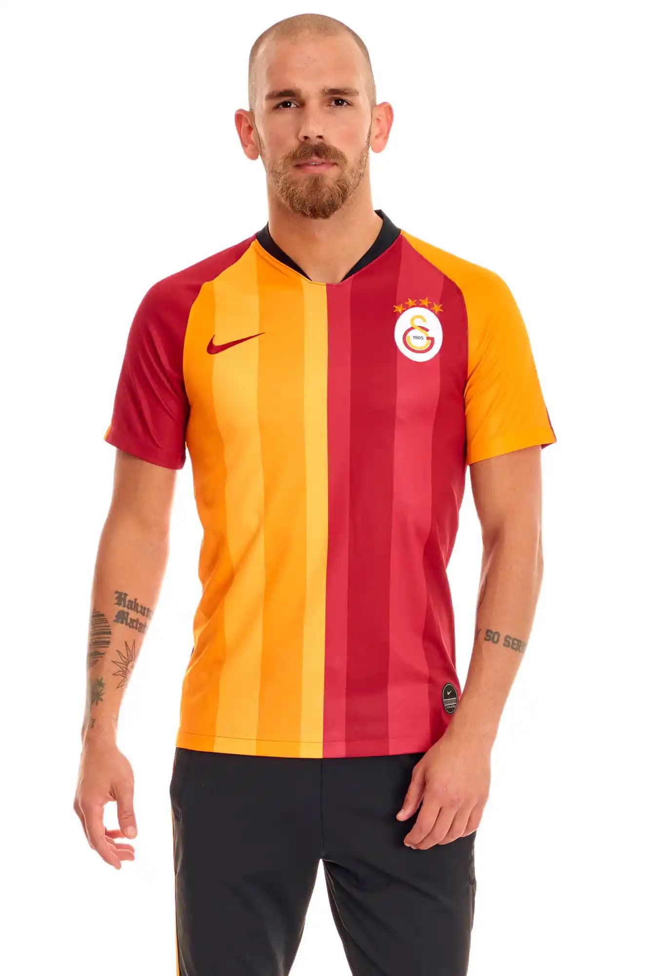 Galatasaray Maç Forması: Kulüp Tutkusunu ve Şıklığı Yansıtan Spor Giyim Seçenekleri