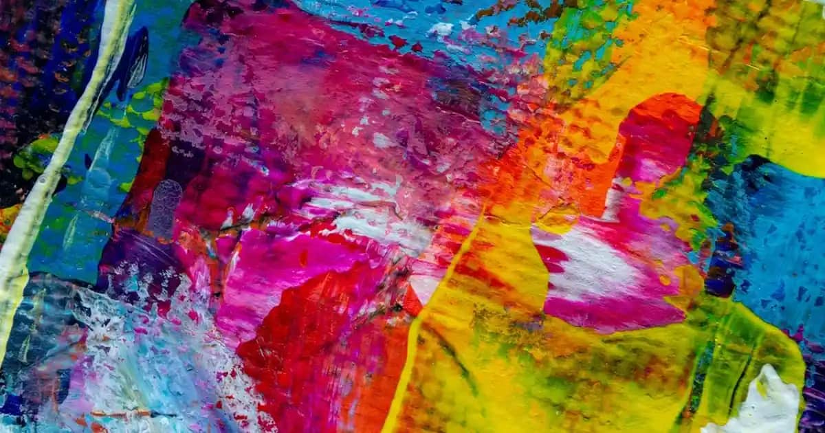 Glitter Crocs: Günümüz Moda Trendlerinde Parlak ve Konforlu Bir Aksesuar Seçeneği