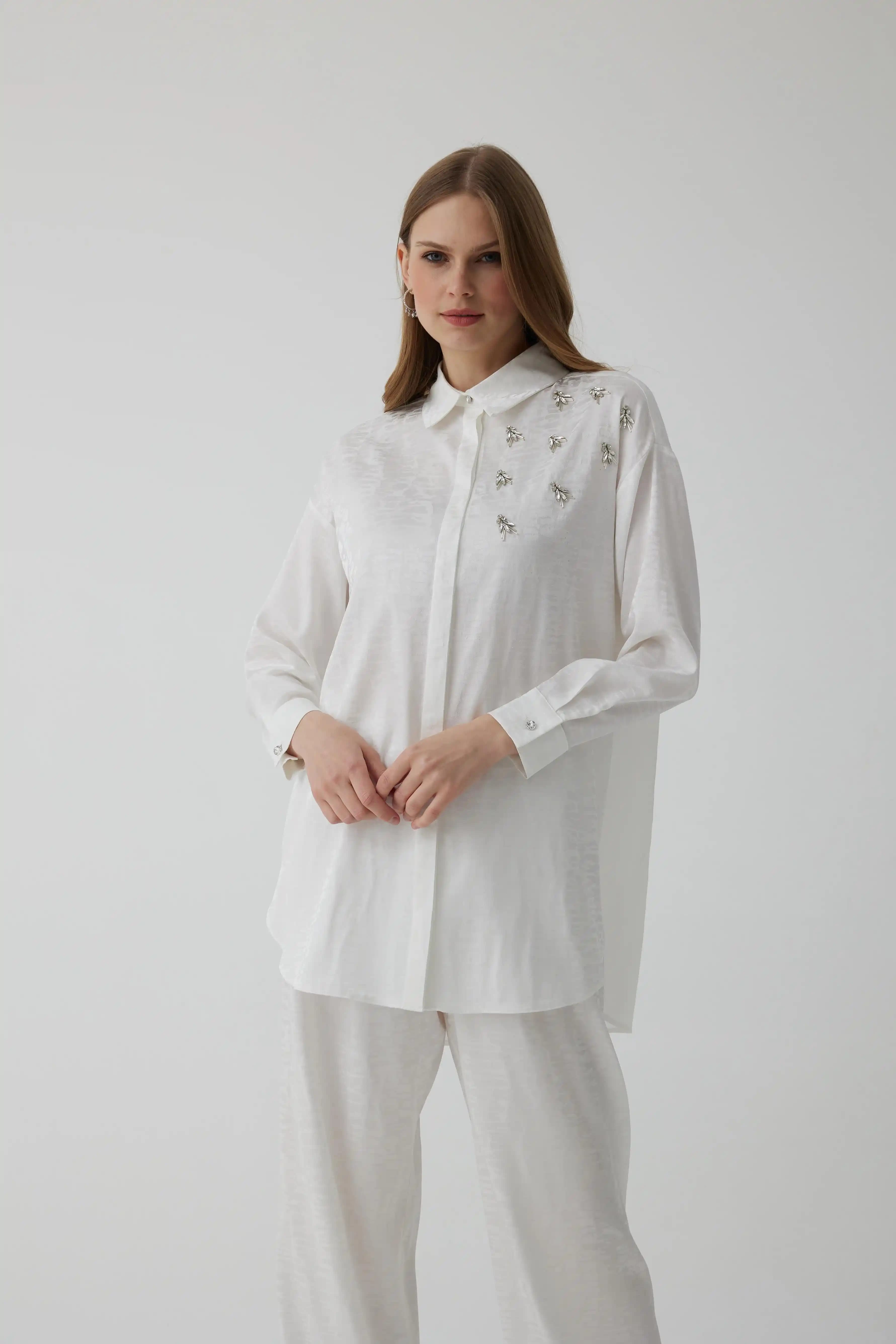 Gömlek Takımı Modası ve Stil Rehberi: Şıklık ve Konforun Mükemmel Birleşimi