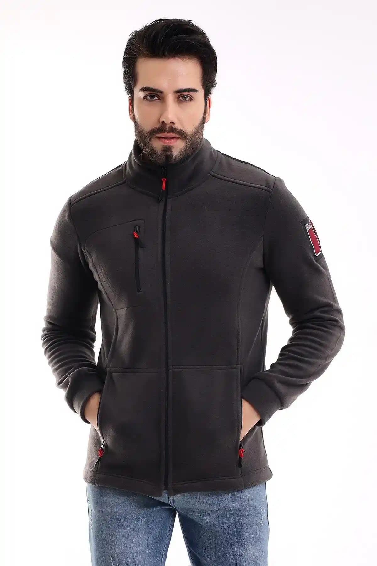 Gri Polar Erkekler İçin Çok Yönlü ve Şık Giyim Seçenekleri Hakkında Bilgi