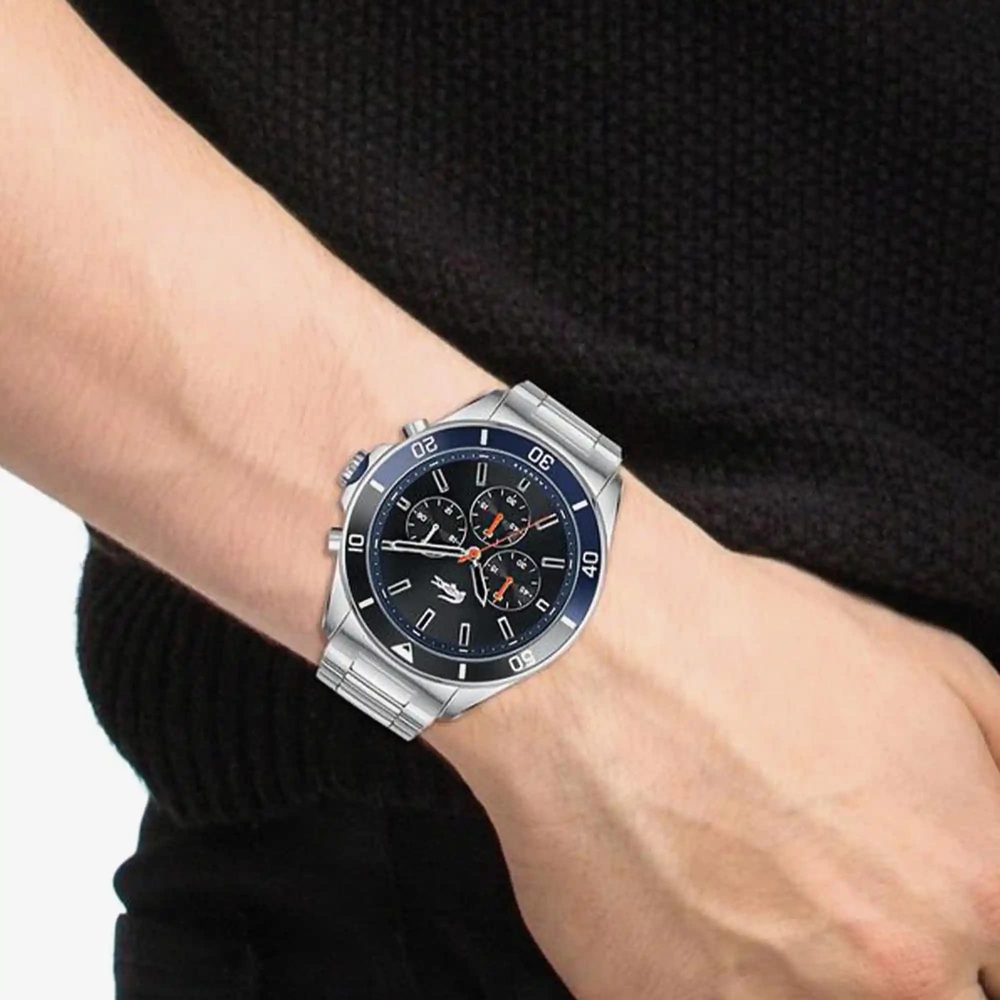 Gri Saatler Erkekler İçin Şıklık ve Çok Yönlülük Sunan Modern Seçenekler