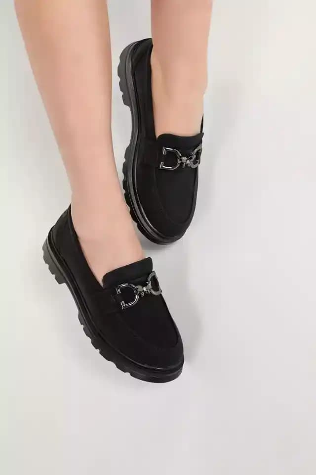 Günlük Ayakkabı Modelleri ve Özellikleri: Konfor ve Şıklık İçin En İyi Seçenekler