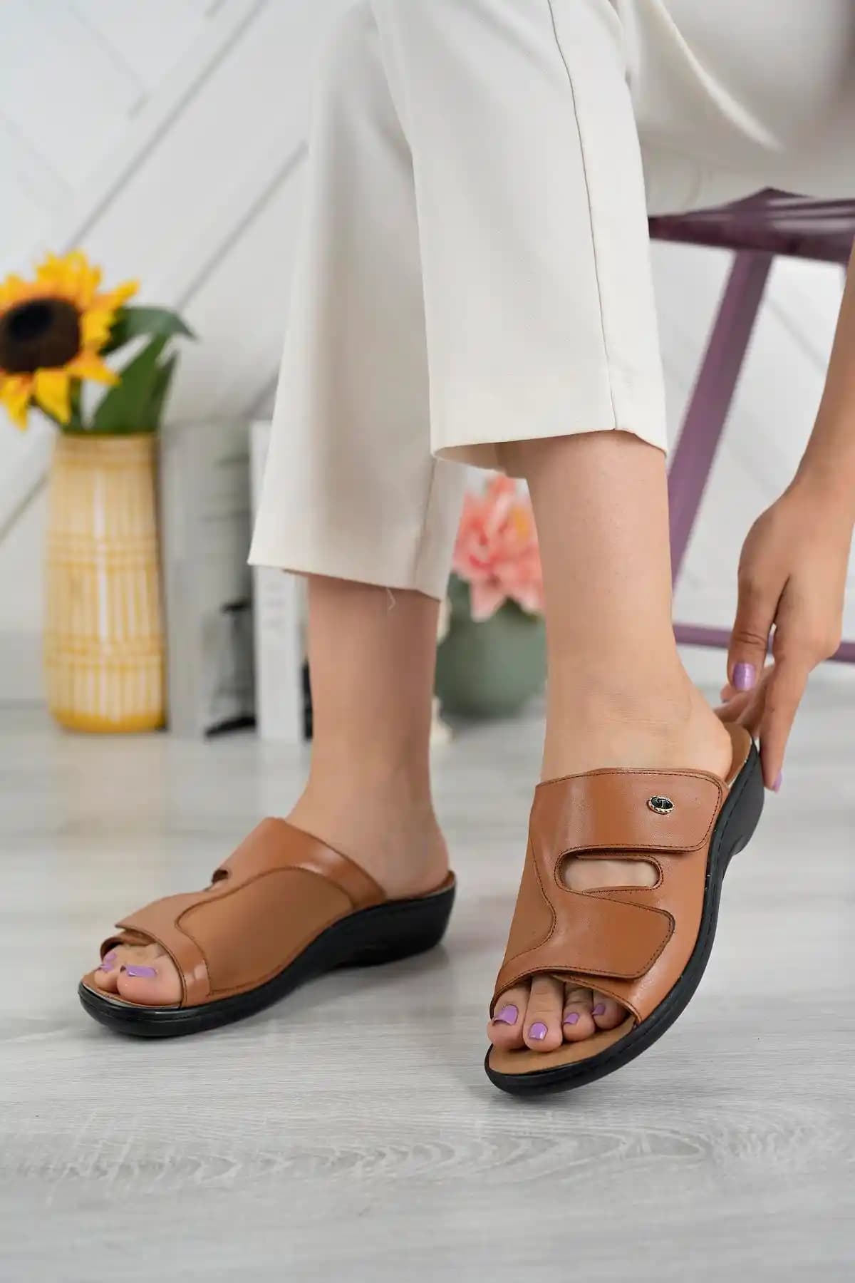 Günlük Giyimde Rahatlık ve Şıklık Sunan Ayak Terlikleri Seçenekleri ve Trendler