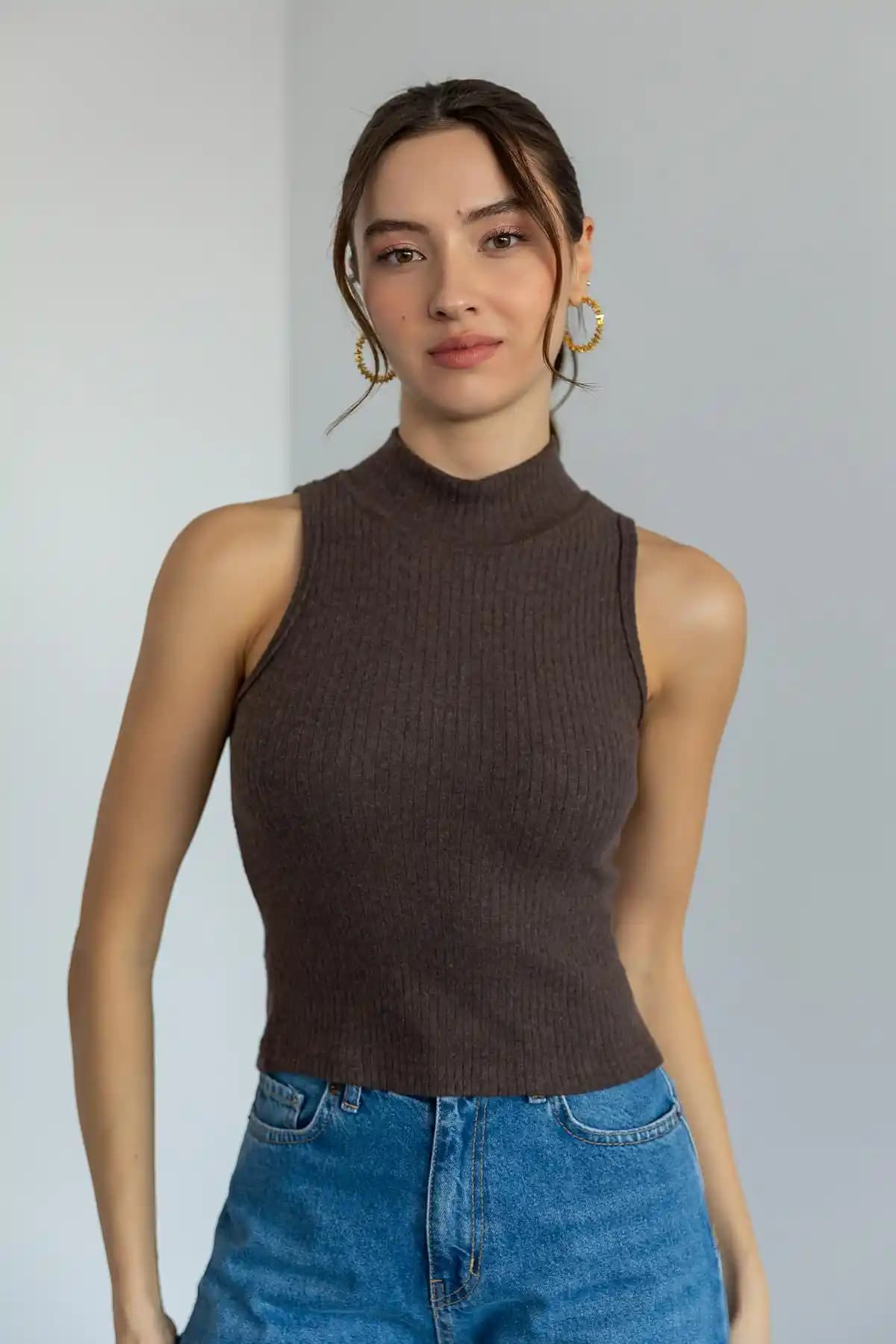 Halter Yaka Nedir ve Moda Dünyasında Şıklık ve Rahatlık Sağlayan Tasarımlar