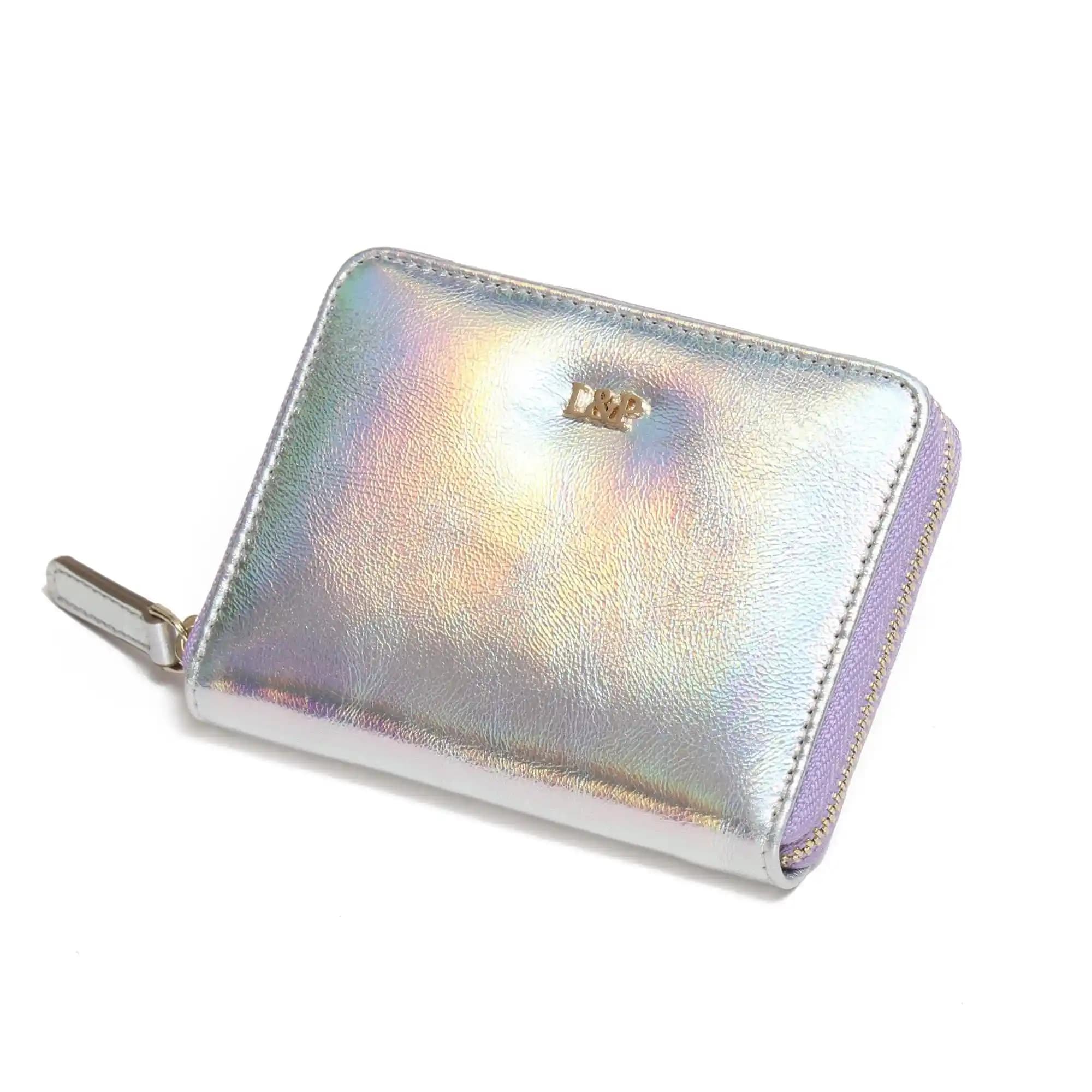 Hologram Cüzdanlar: Teknolojiyi Yansıtan Modern ve Güvenli Moda Aksesuarları