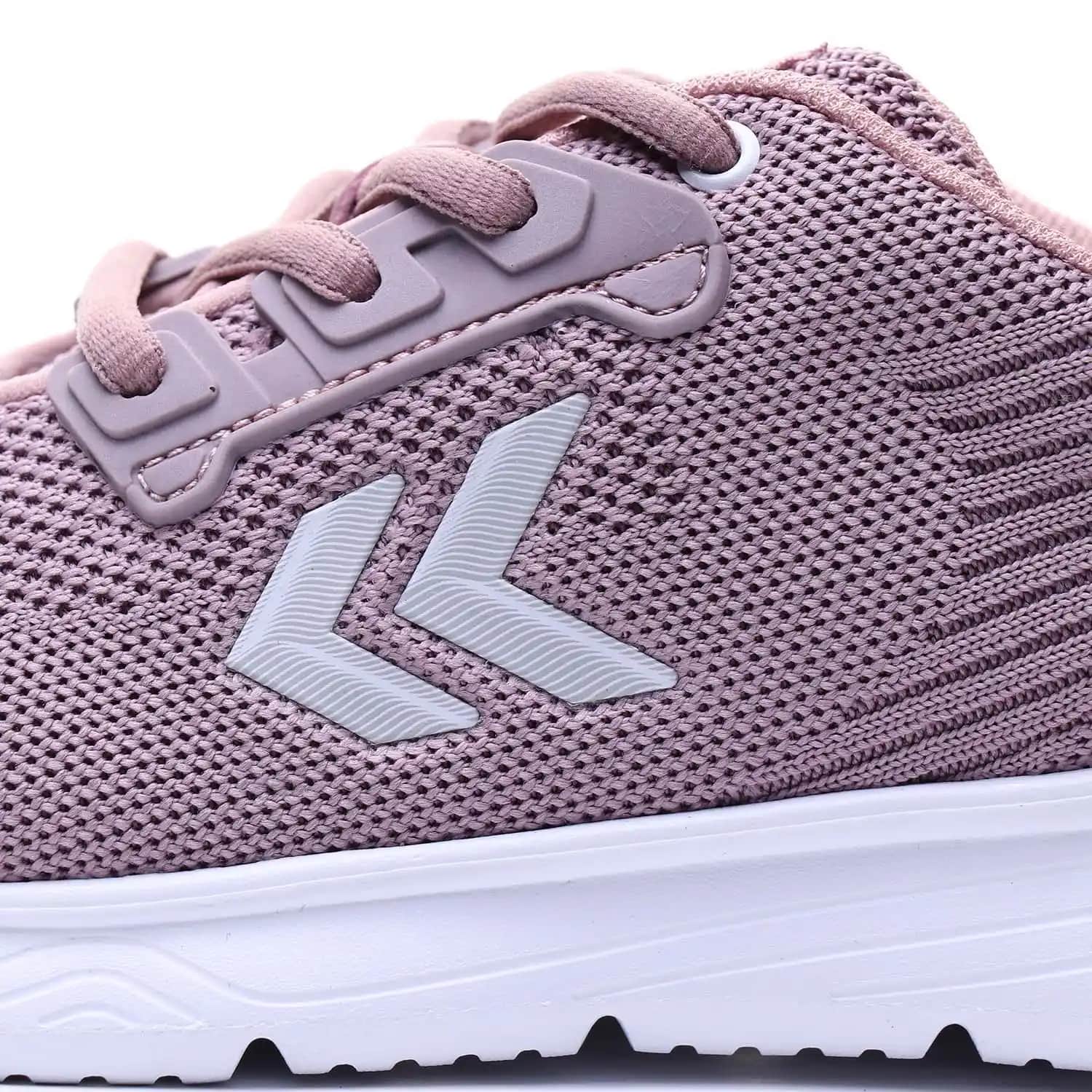 Hummel Renkli Bayan Spor Ayakkabılarıyla Şıklık ve Konforu Bir Arada Yakalayın