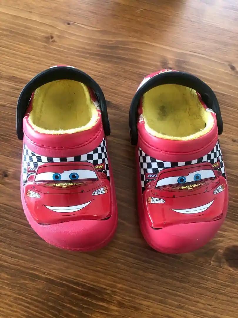 İçi Kürklü Crocs Modelleriyle Kış Aylarında Şıklık ve Konfor Bir Arada