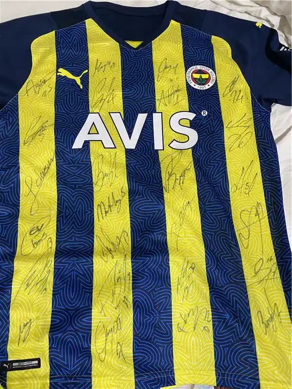 İmzalı Fenerbahçe Forması Seçimi ve Koleksiyon Değeri Hakkında Bilgiler