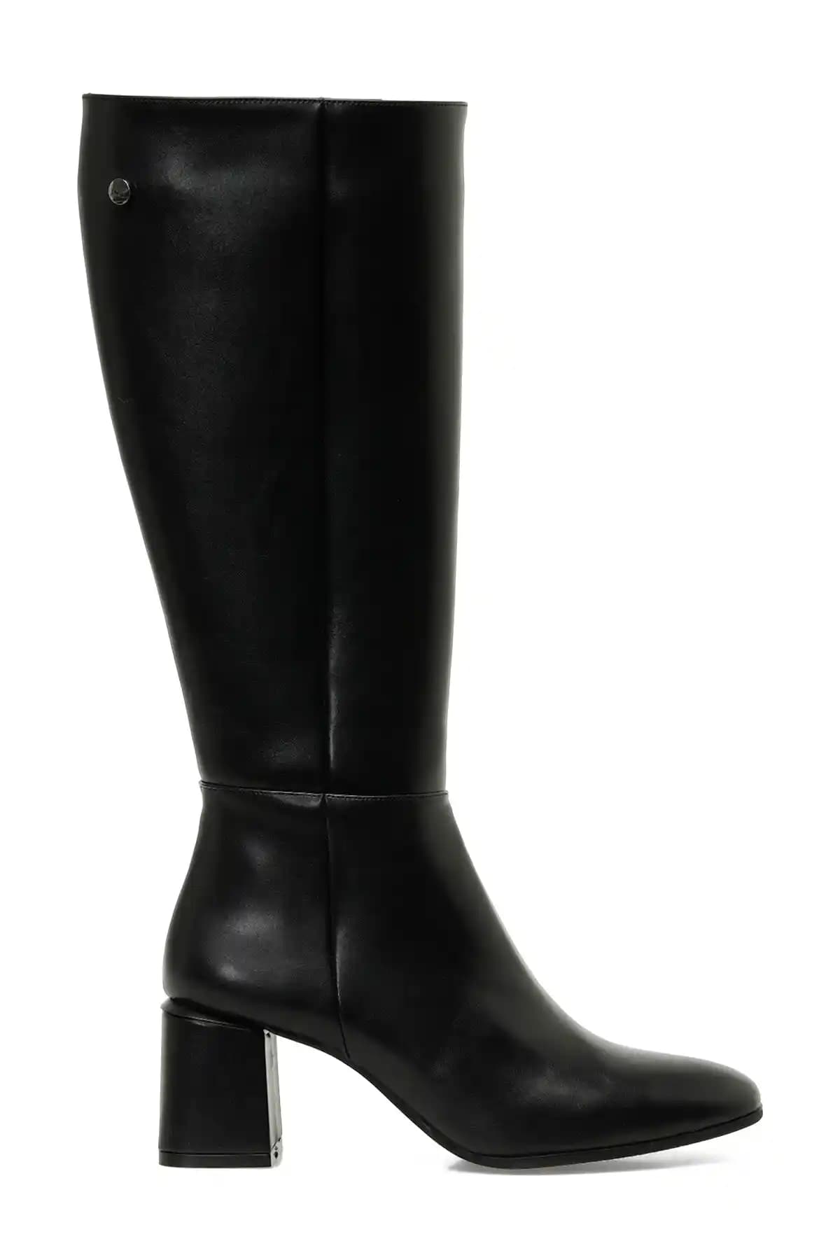 İnci Çizme Nedir? Şıklık ve Konforu Bir Arada Sunan Zarif Ayakkabı Seçeneği