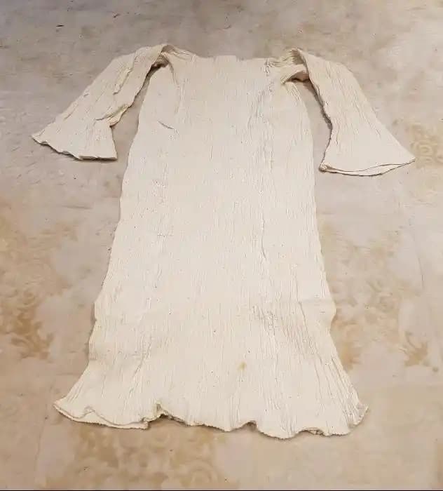 İpek Giyim ve Aksesuarlar: Zarif ve Kaliteli Kumaşın Güncel Moda Trendlerindeki Yeri