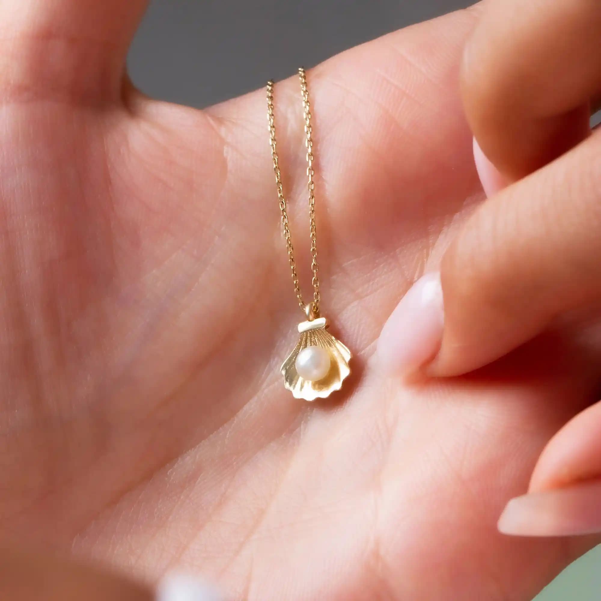 İstiridye İnci Kolye: Doğallık ve Zarafetin Modern Takı Seçenekleri