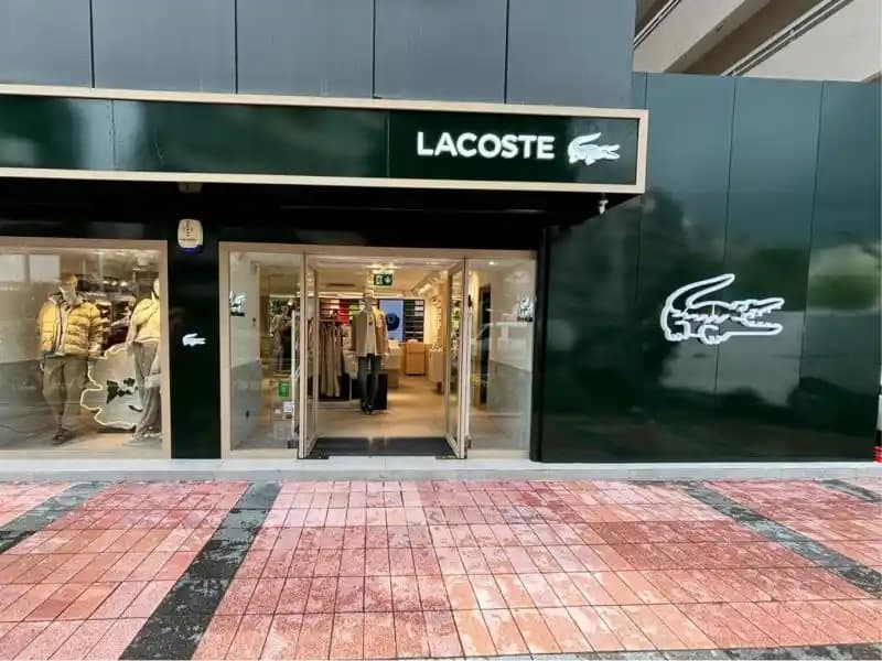 İzmir’de Moda ve Tarzın Öncüsü Lacoste ile Güncel Giyim ve Aksesuar Trendleri