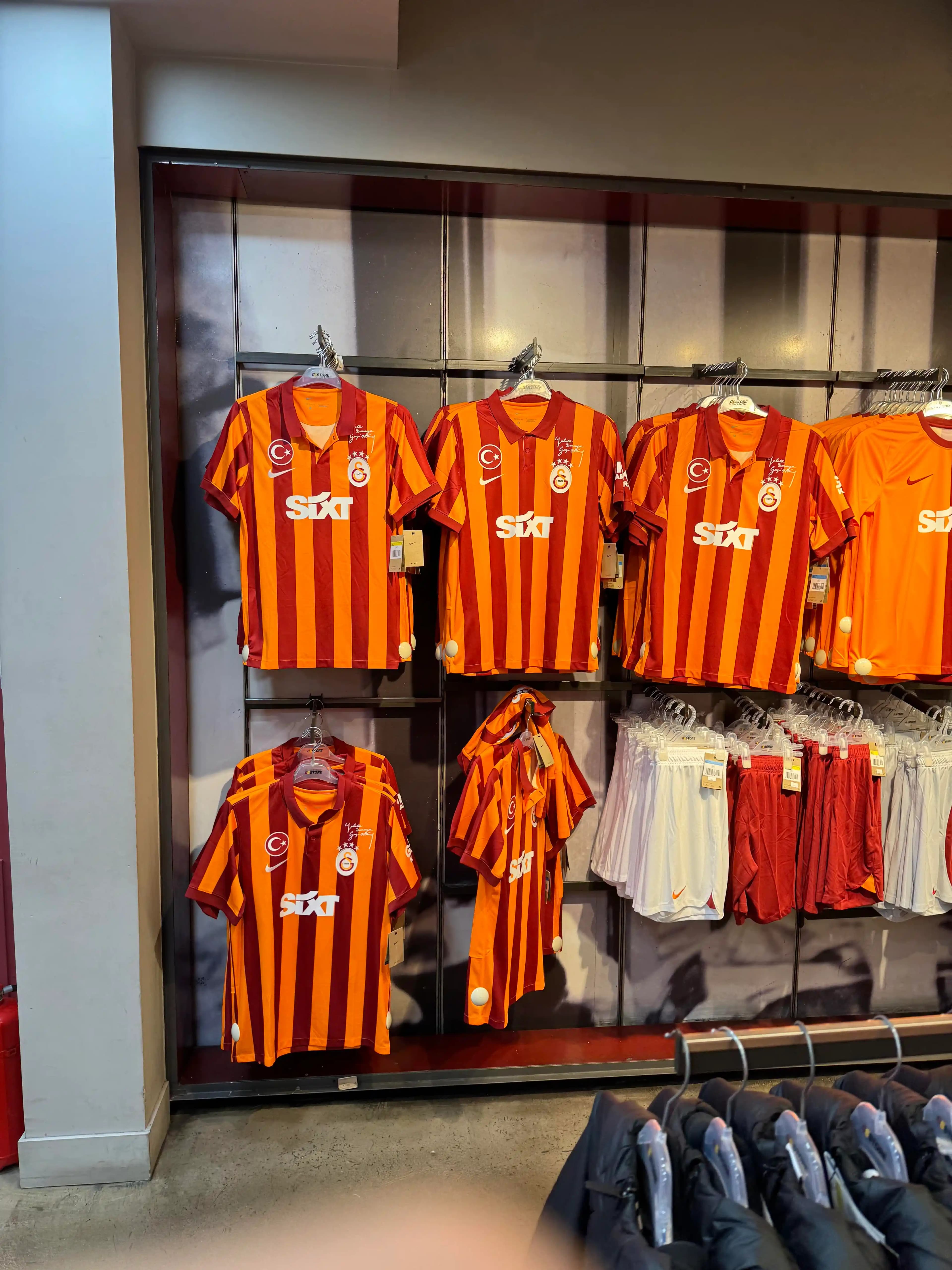 İzmit GS Store ile Güncel Giyim ve Aksesuar Trendlerini Keşfedin