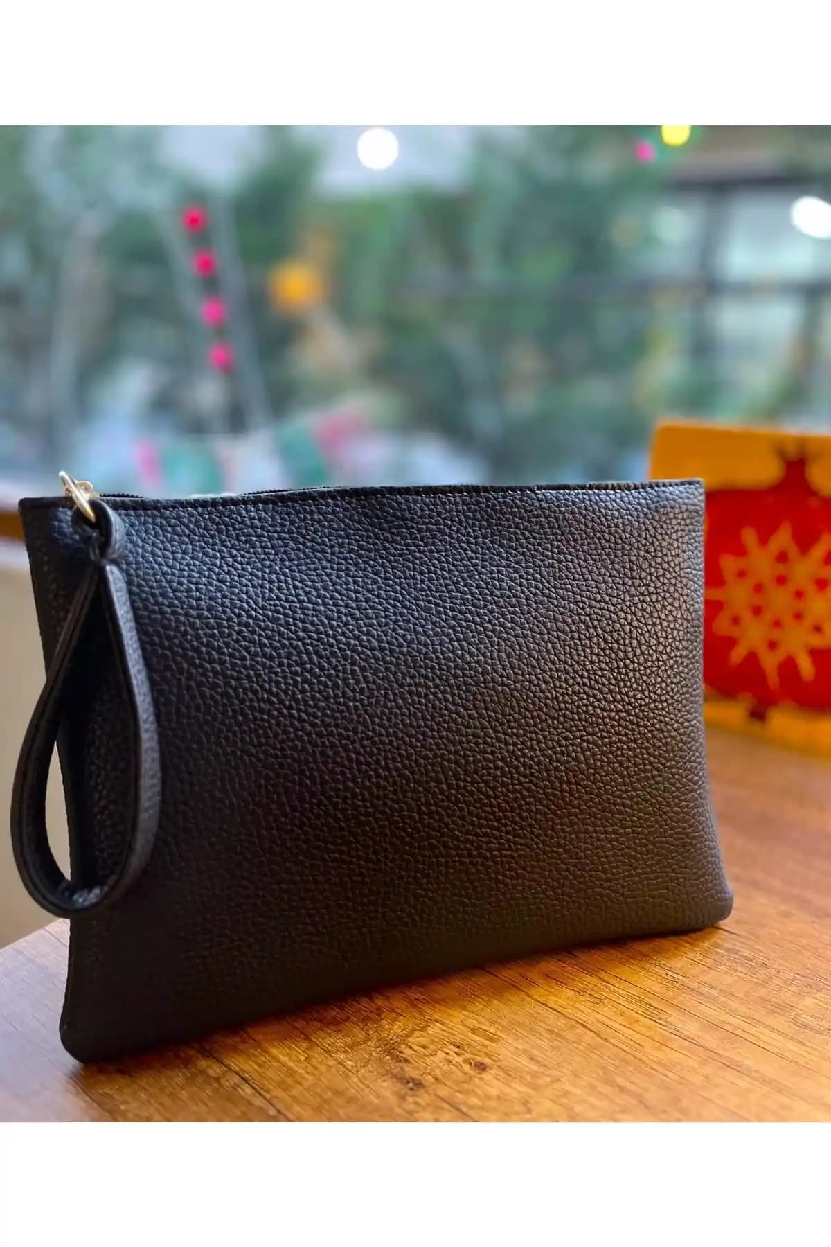 Kadın El Çantası Portföyleri: Şıklık ve İşlevselliğin Modern Tasarımları