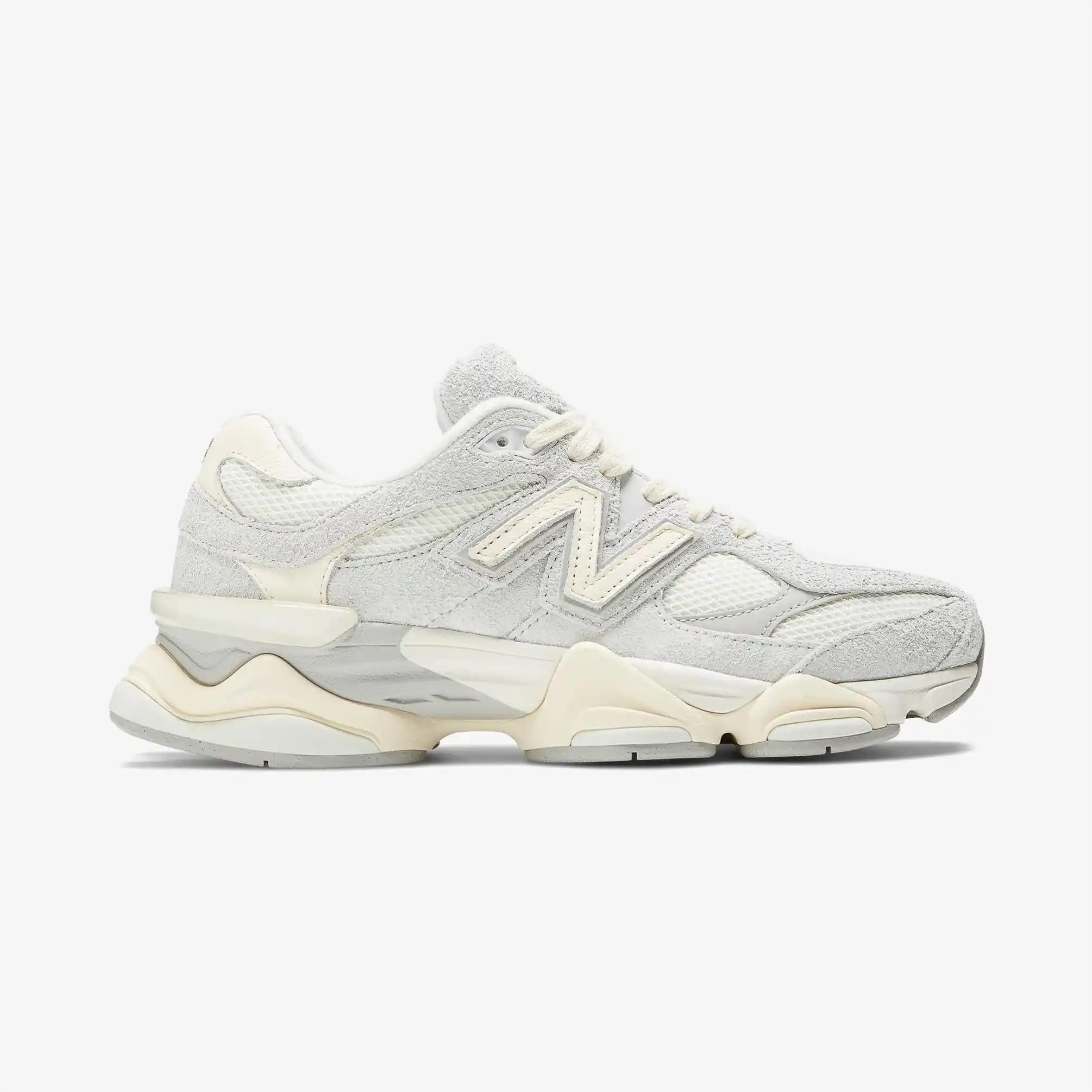 Kadın Giyim ve Aksesuarlarında Modern ve Şık Tercih: New Balance 9060 Gri Kadın Ayakkabısı