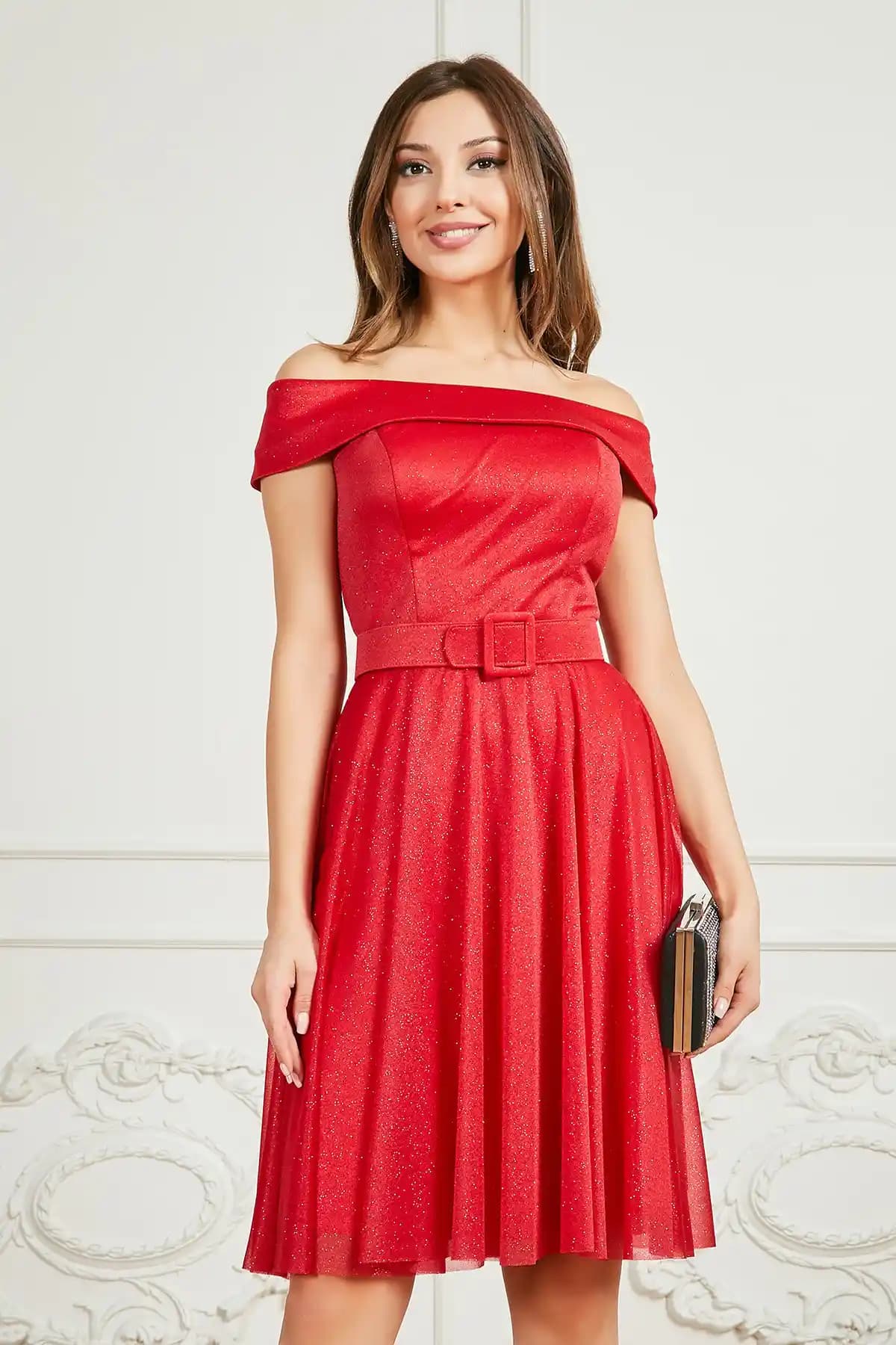 Kadın Kısa Abiyeler: Şıklık ve Zarafetin Modern Yansıması 2023 Rehberi