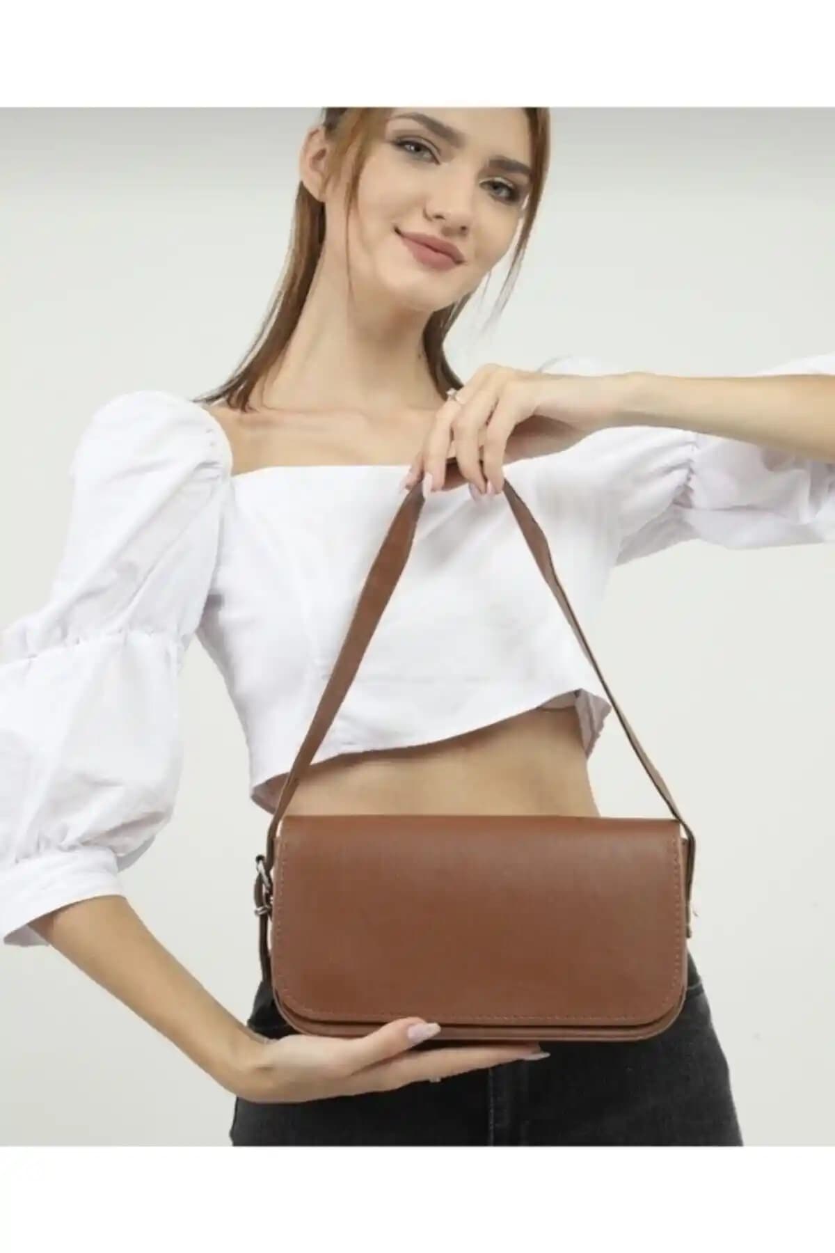 Kadın Omuz Çantaları: Moda, İşlevsellik ve Trendlerle Uyum Sağlayan Seçenekler