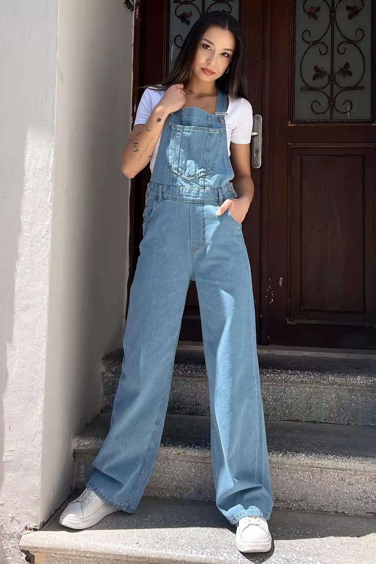 Kadın Salopet Tulumları: Günümüz Moda Trendlerinin Rahat ve Şık Parçası