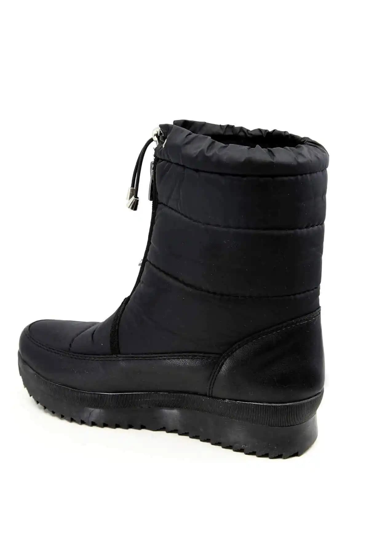 Kadınlar İçin Kışın Şıklığını ve Konforunu Birleştiren Kar Botları Rehberi