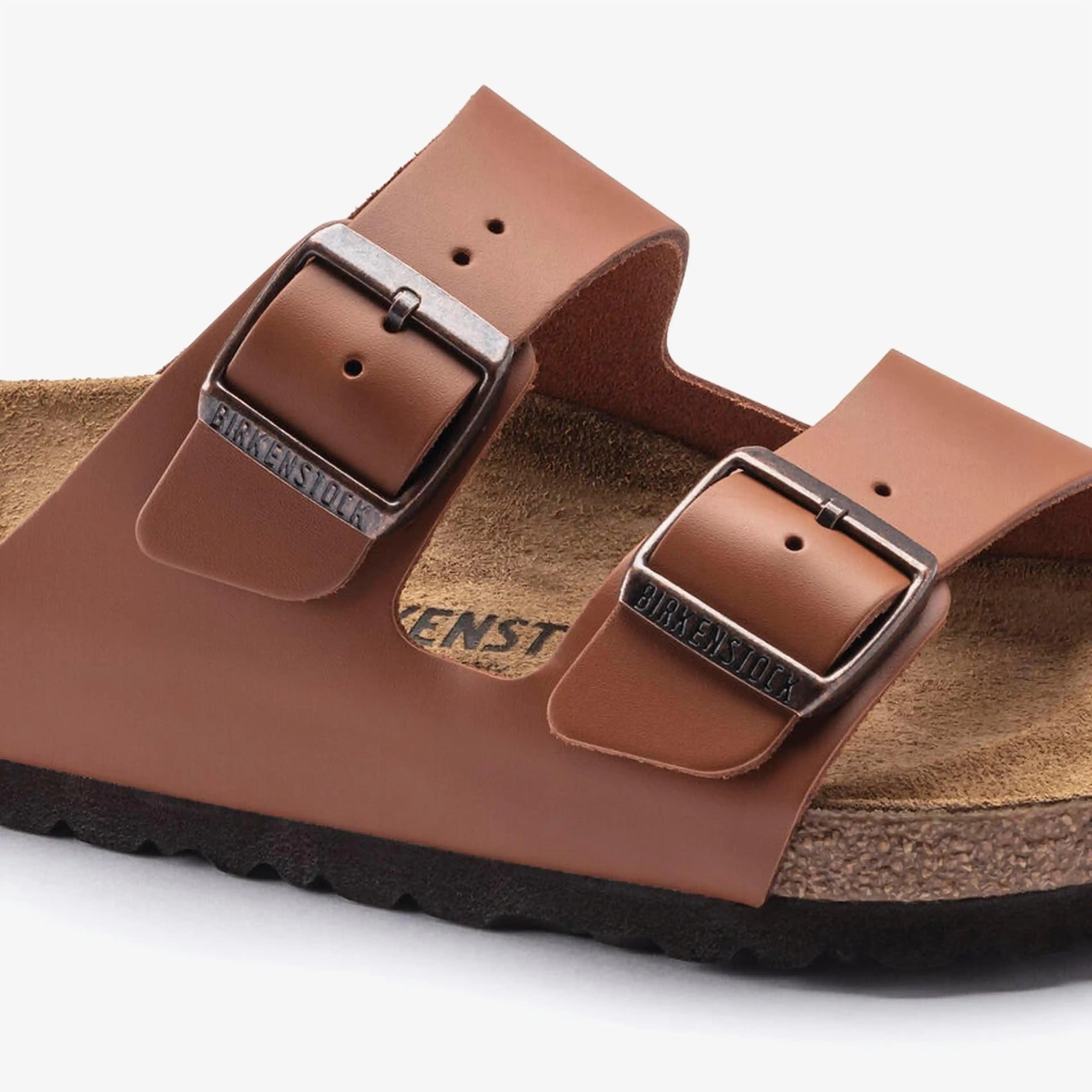 Kahverengi Birkenstock Ayakkabıları: Şıklık ve Konforun Mükemmel Uyumu