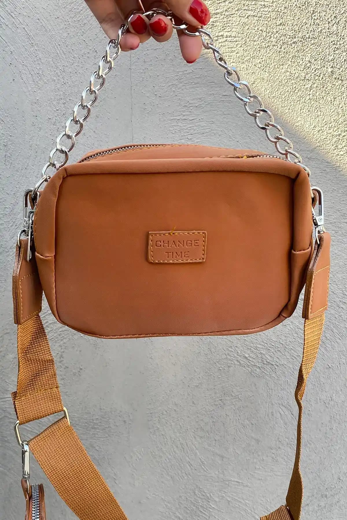 Kahverengi Küçük Çanta Modelleri ve Kombinasyon İpuçlarıyla Stilinizde Fark Yaratın