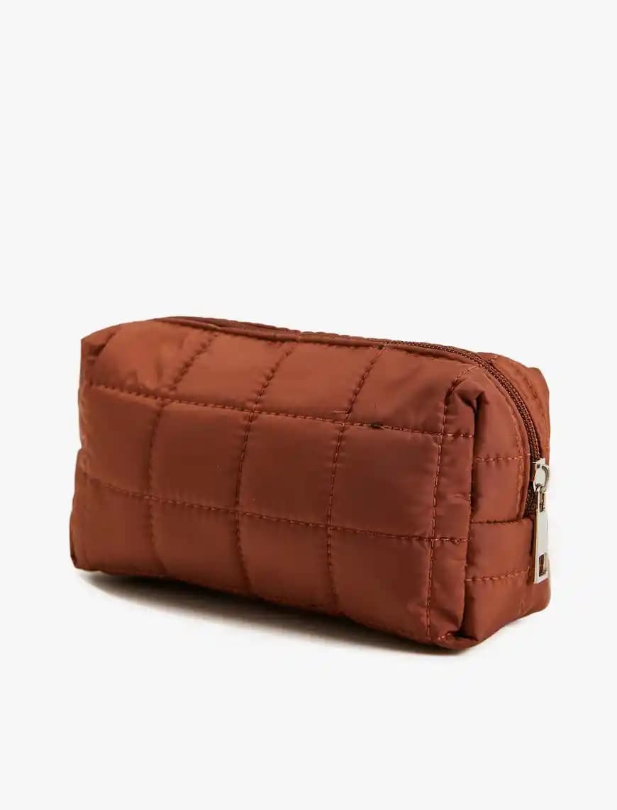 Kapitone Makyaj Çantası: Şıklık ve Fonksiyonelliği Bir Arada Sunan Tasarımlar