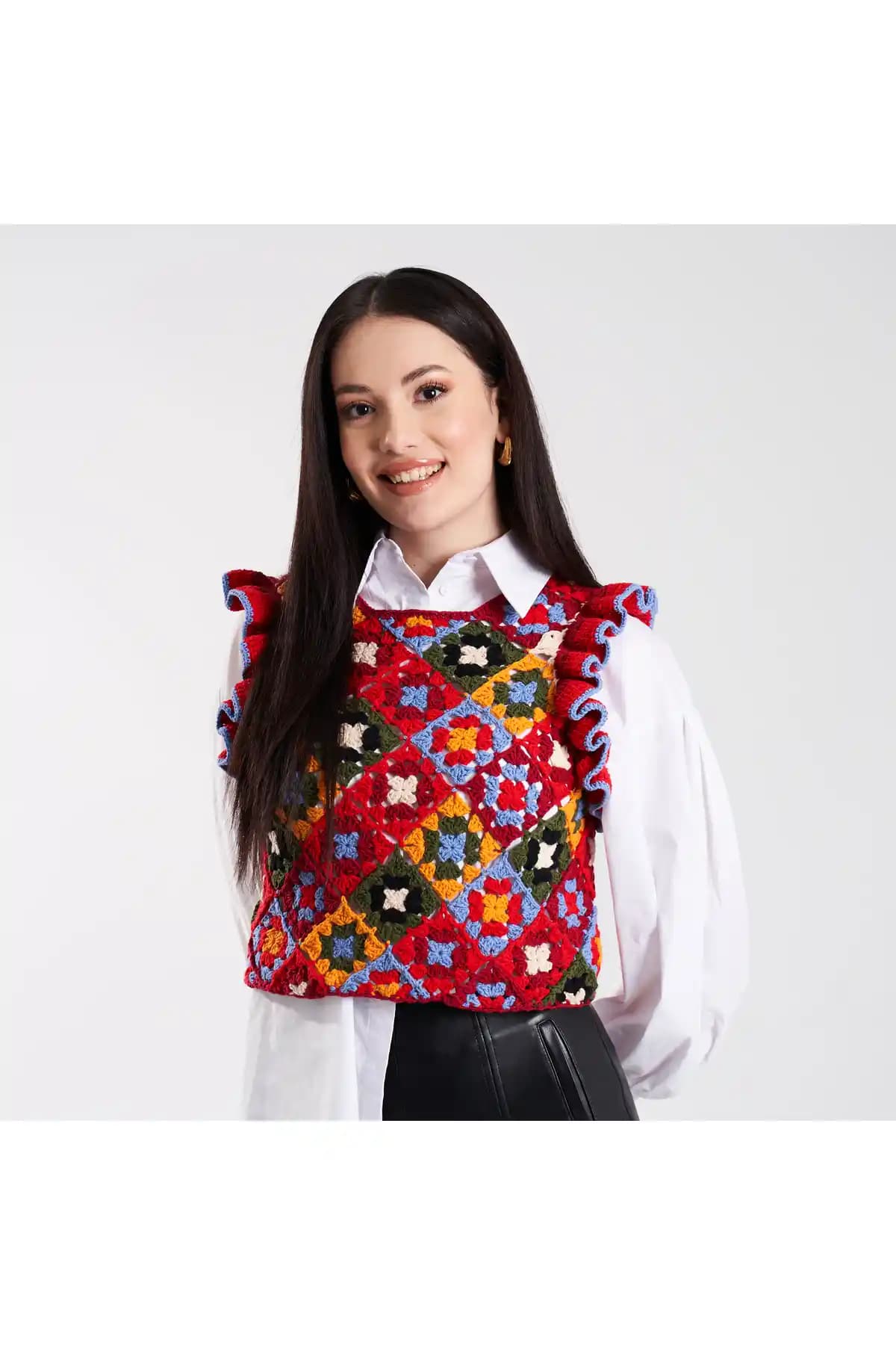 Kareli Süveter Modasında Zamansız Şıklık ve Çok Yönlü Kullanım İpuçları