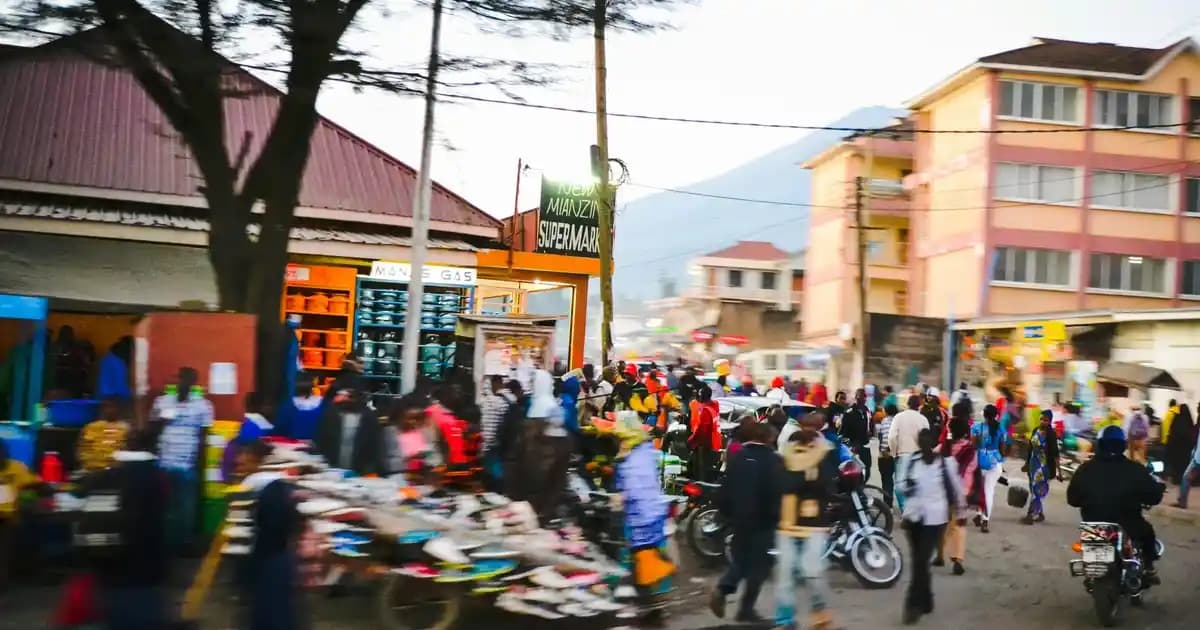 Kendinden Korseli Abiyeler: Modern Tasarımlarla Şıklık ve Konforun Buluşması