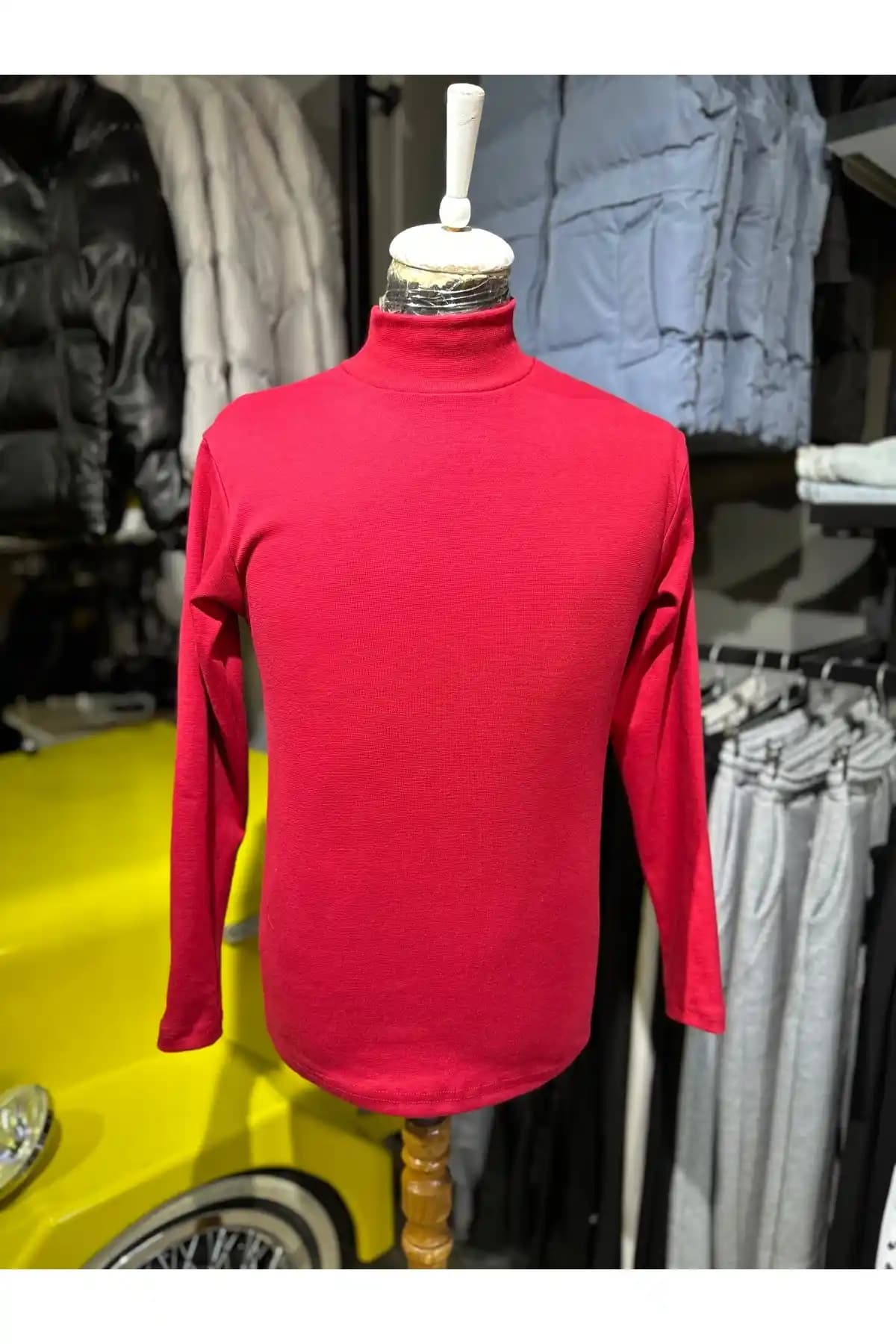 Kırmızı Badi ile Kendinizi İfade Edin: Moda Dünyasında Cesur ve Özgün Stilin Simgesi