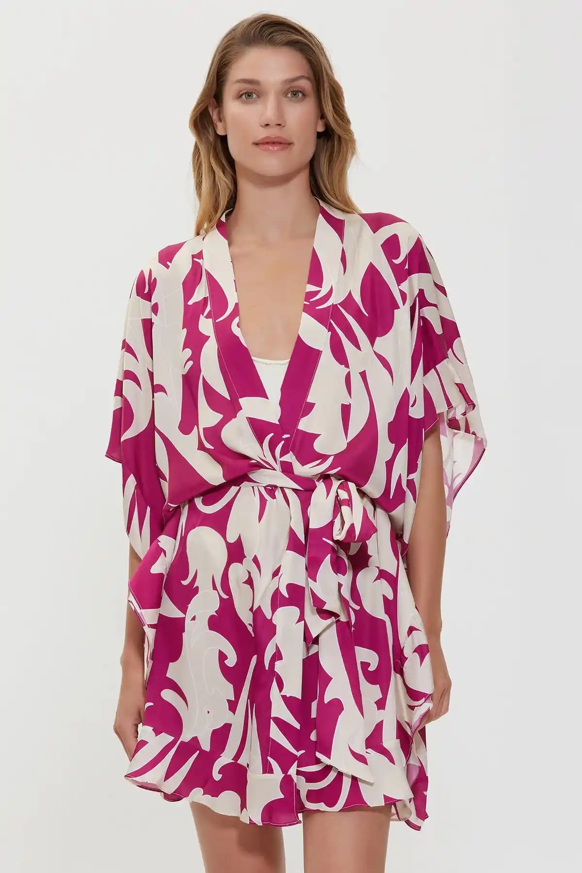 Kısa Kimono Modası ve Kombinasyon İpuçları Günlük ve Şık Kullanım İçin