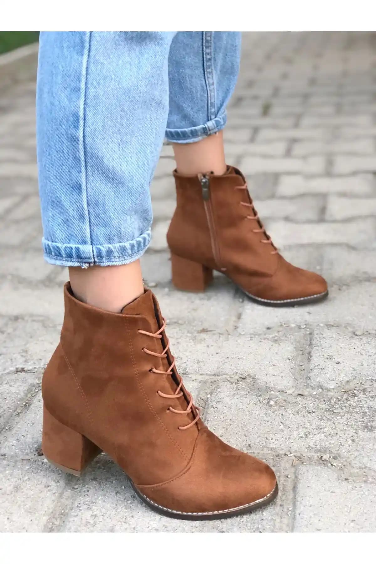 Kısa Topuk Botlar: Şıklık ve Konforu Bir Arada Sunan Modern Ayakkabı Seçenekleri