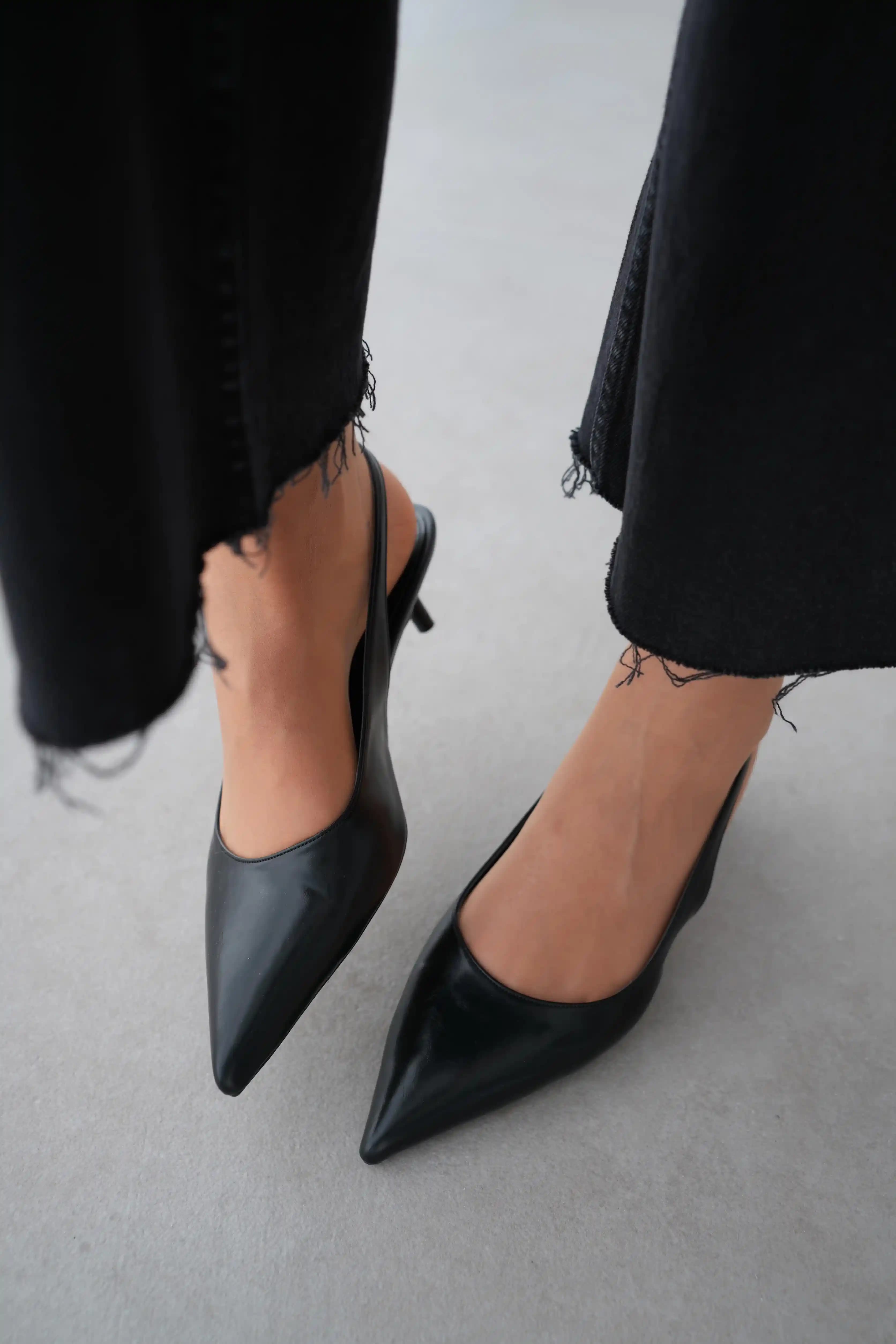 Kısa Topuk Stiletto Modası: Şıklık ve Konforu Bir Arada Sunan Ayakkabılar