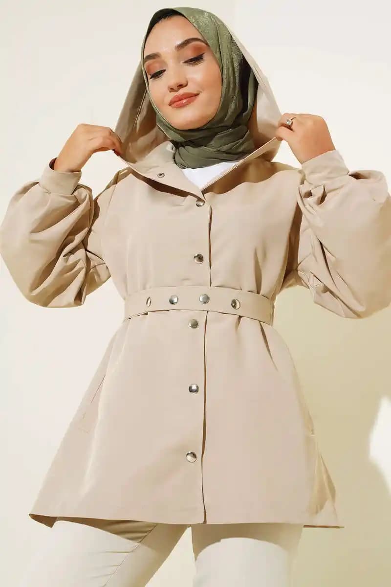Kısa Trenç Modelleri ve Stil İpuçlarıyla Modern Giyim Trendleri