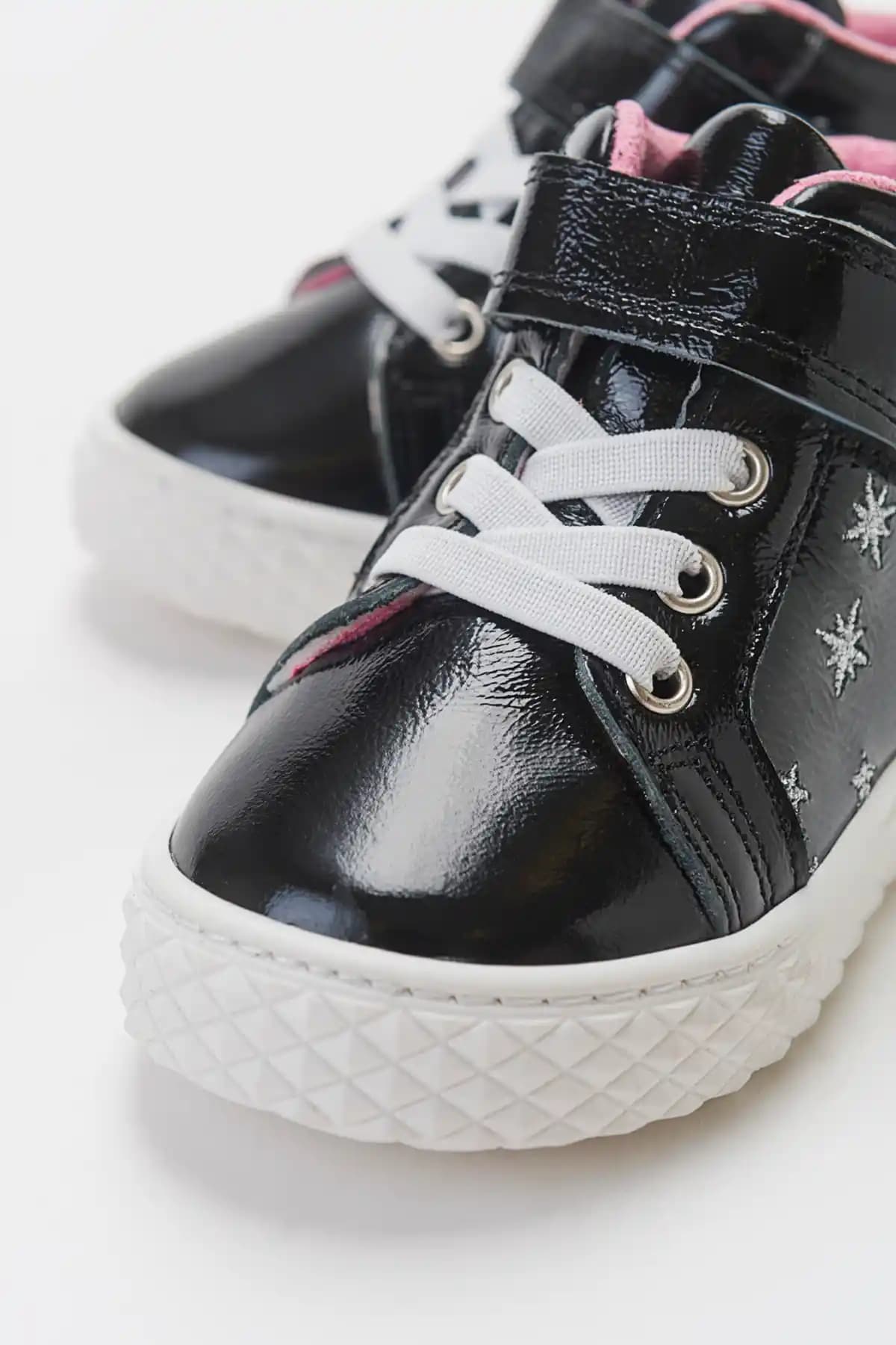 Kız Çocuklar İçin Deri Bot Modelleri ve Güncel Trendler Hakkında Bilgiler